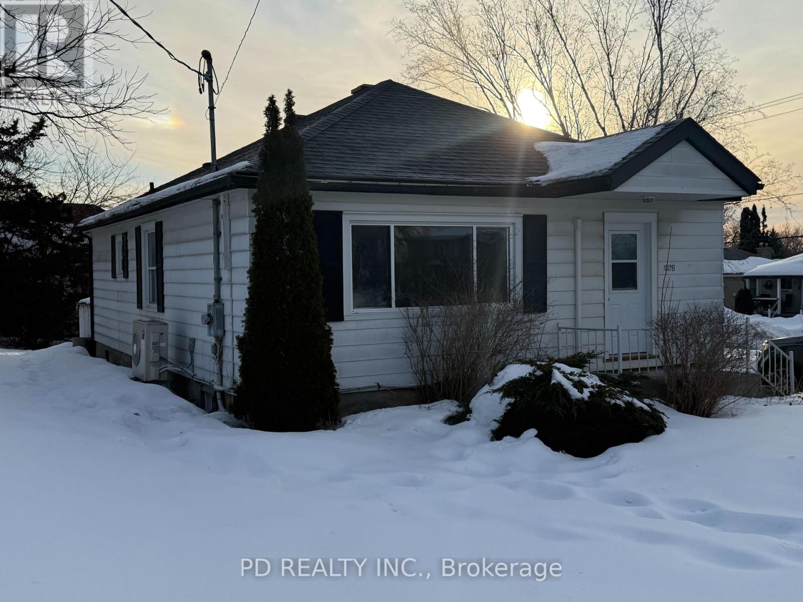 1028 Western Avenue, Peterborough (Otonabee Ward 1), Ontario  K9J 5W4 - Photo 7 - X12842520