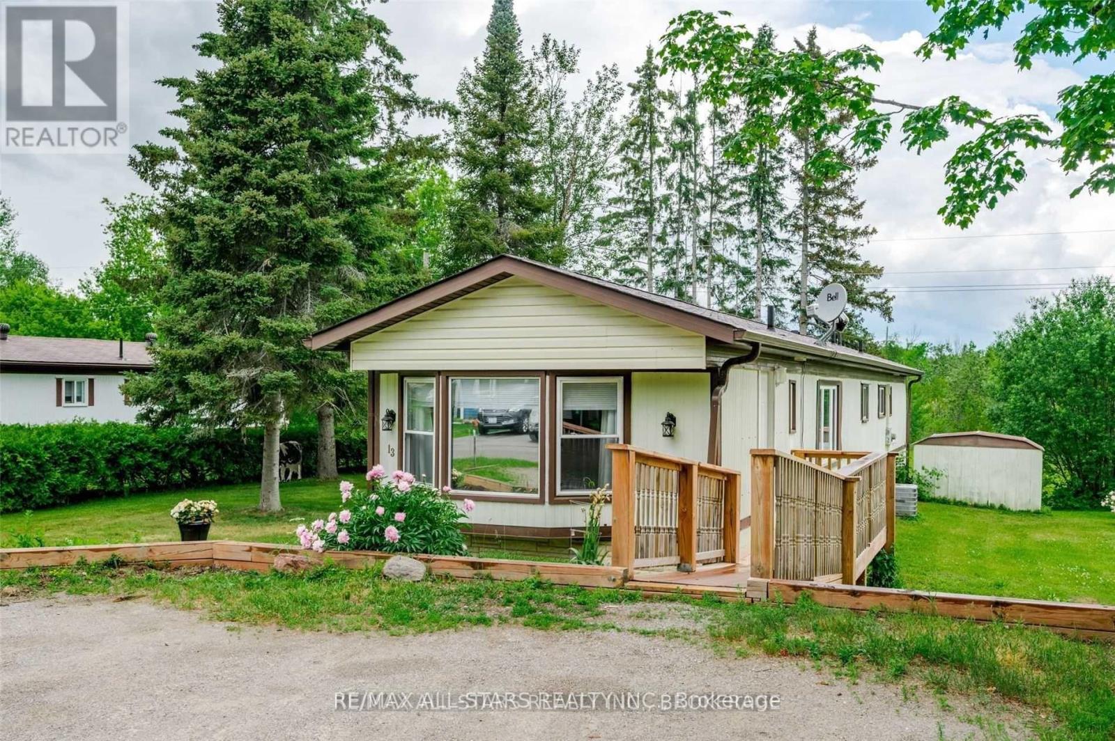 13 Fenelon Way, Kawartha Lakes (Fenelon), Ontario  K9V 0H9 - Photo 4 - X12842546