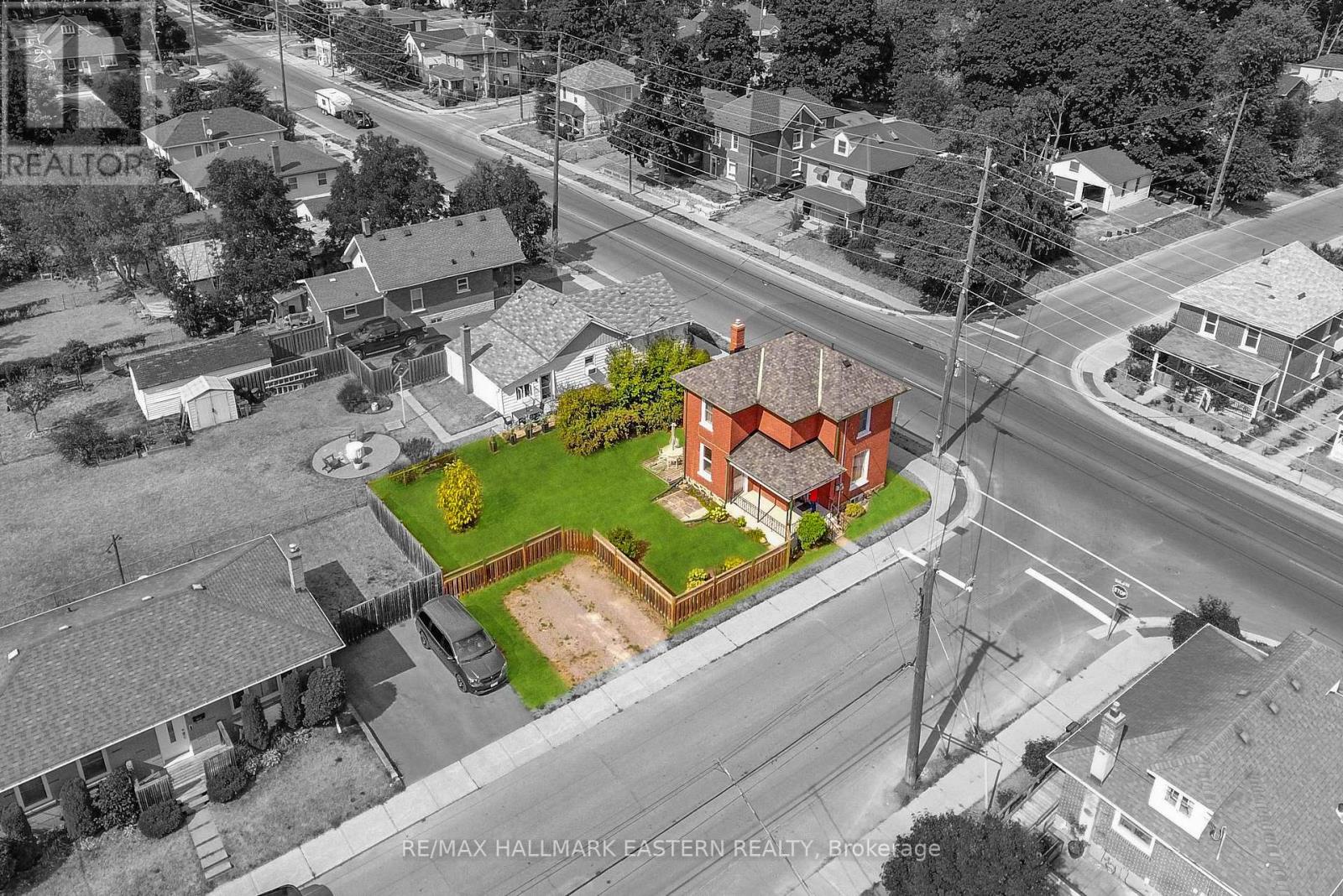 198 Hazlitt Street, Peterborough (Ashburnham Ward 4), Ontario  K9H 1L7 - Photo 4 - X12842712