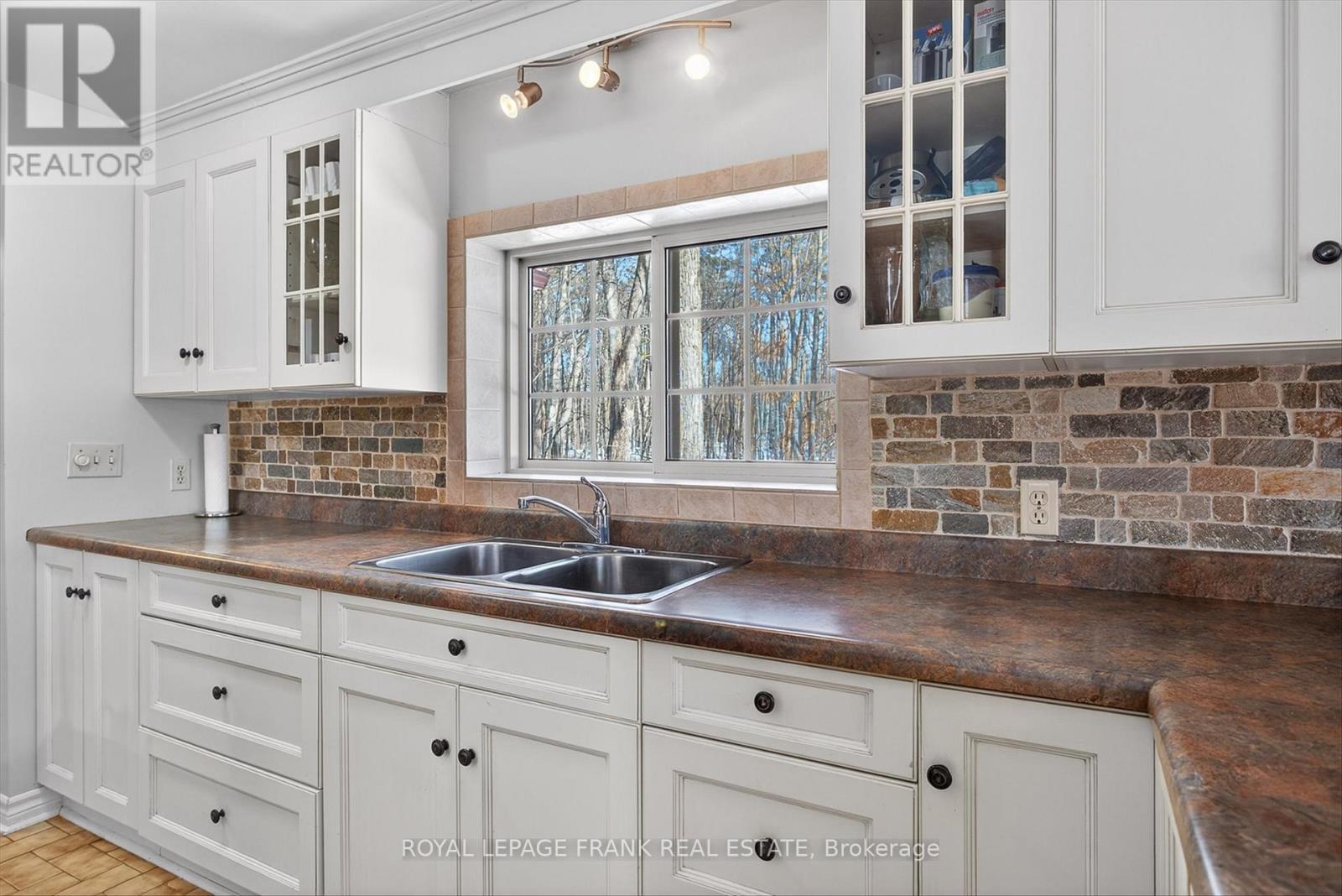 106 Sugarbush Crescent, Trent Lakes, Ontario  K0L 1J0 - Photo 15 - X12842812