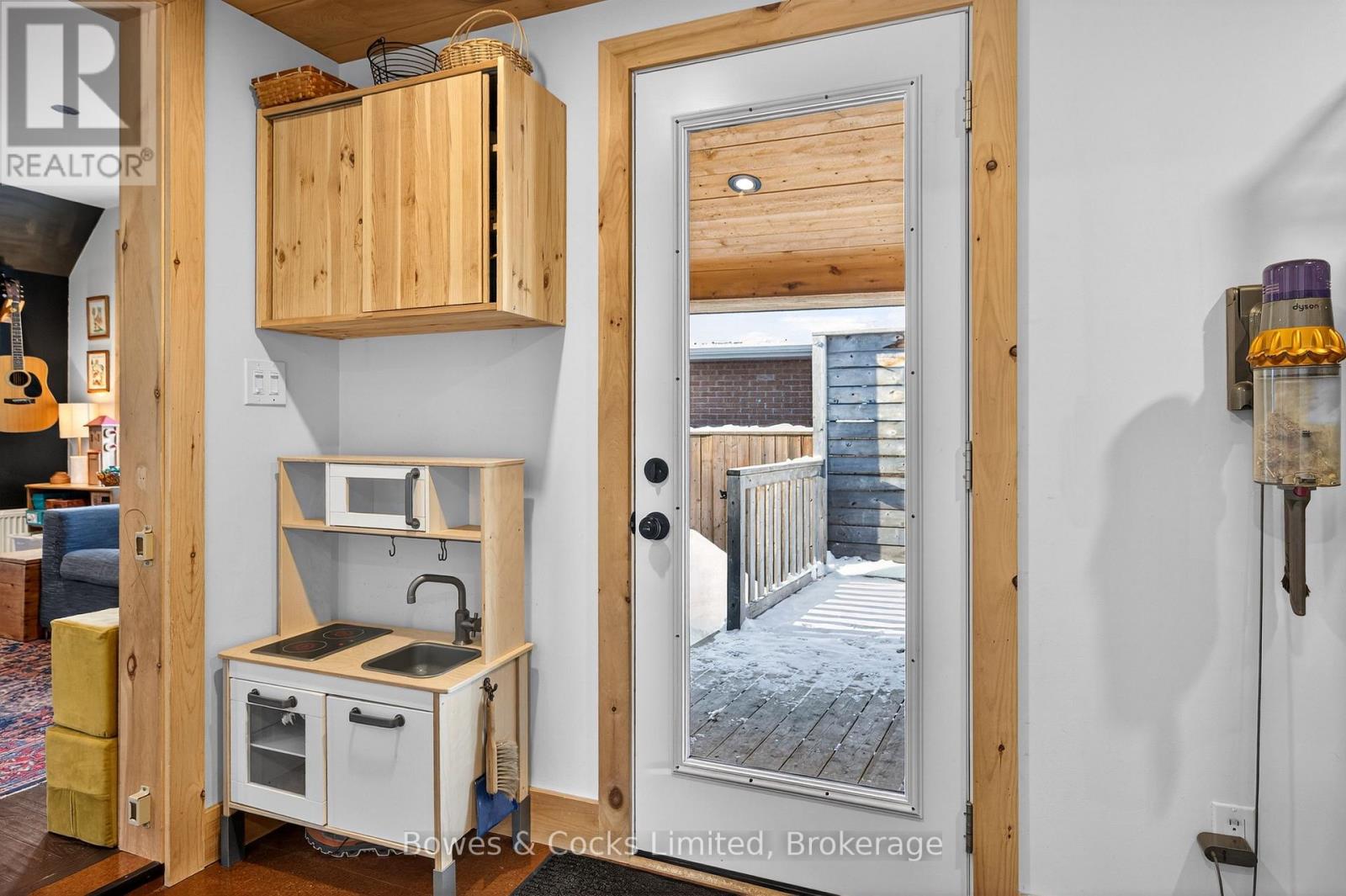 262 Munroe Avenue, Peterborough (Ashburnham Ward 4), Ontario  K9H 1H8 - Photo 17 - X12843184