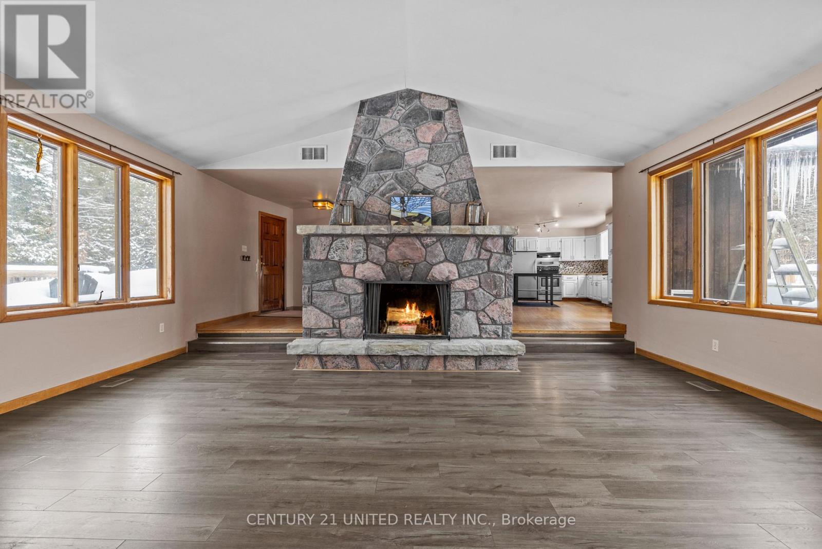 257 Big Cedar Lake Road, North Kawartha, Ontario  K0L 2H0 - Photo 3 - X12843238