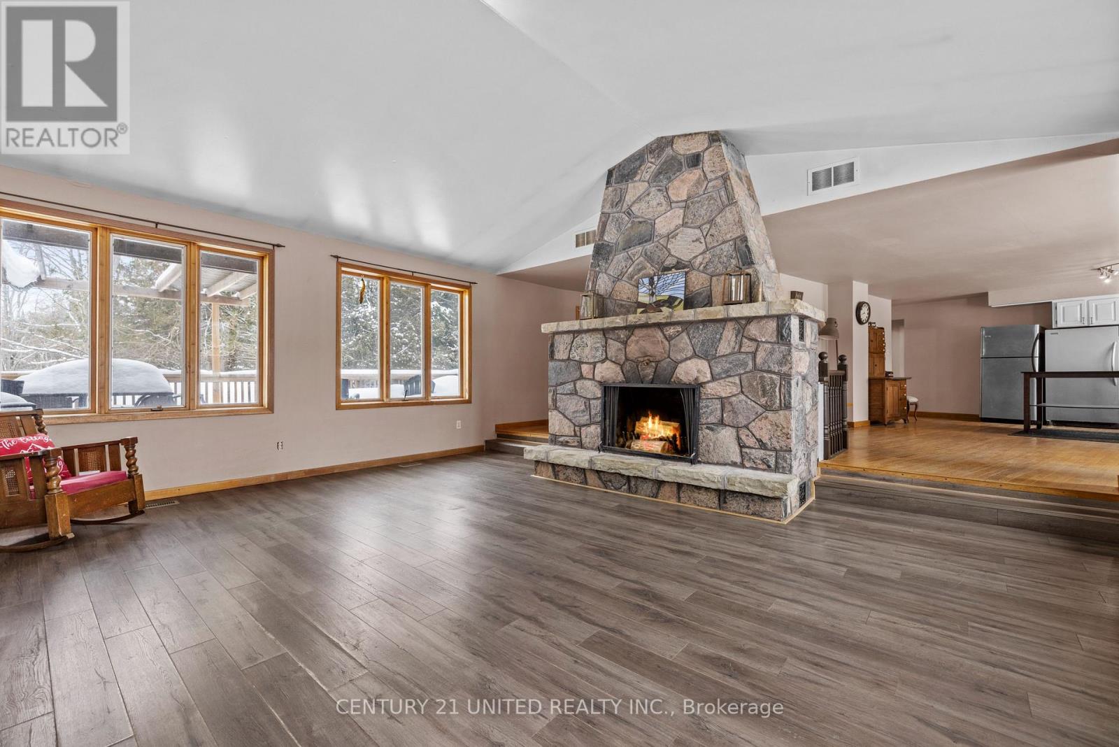 257 Big Cedar Lake Road, North Kawartha, Ontario  K0L 2H0 - Photo 5 - X12843238