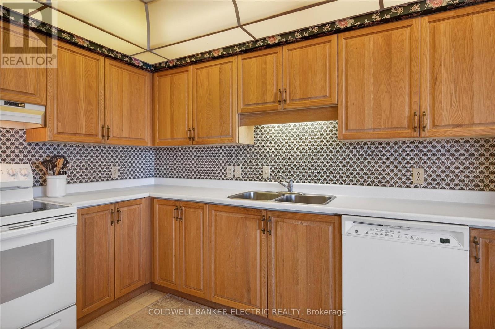 205c - 1099 Clonsilla Avenue, Peterborough (Otonabee Ward 1), Ontario  K9J 8L8 - Photo 13 - X12844060