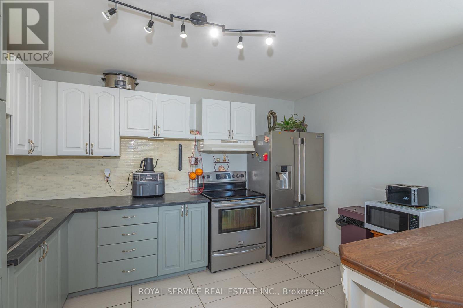 69 Maple Street, Trent Hills (Campbellford), Ontario  K0L 1L0 - Photo 11 - X12847536