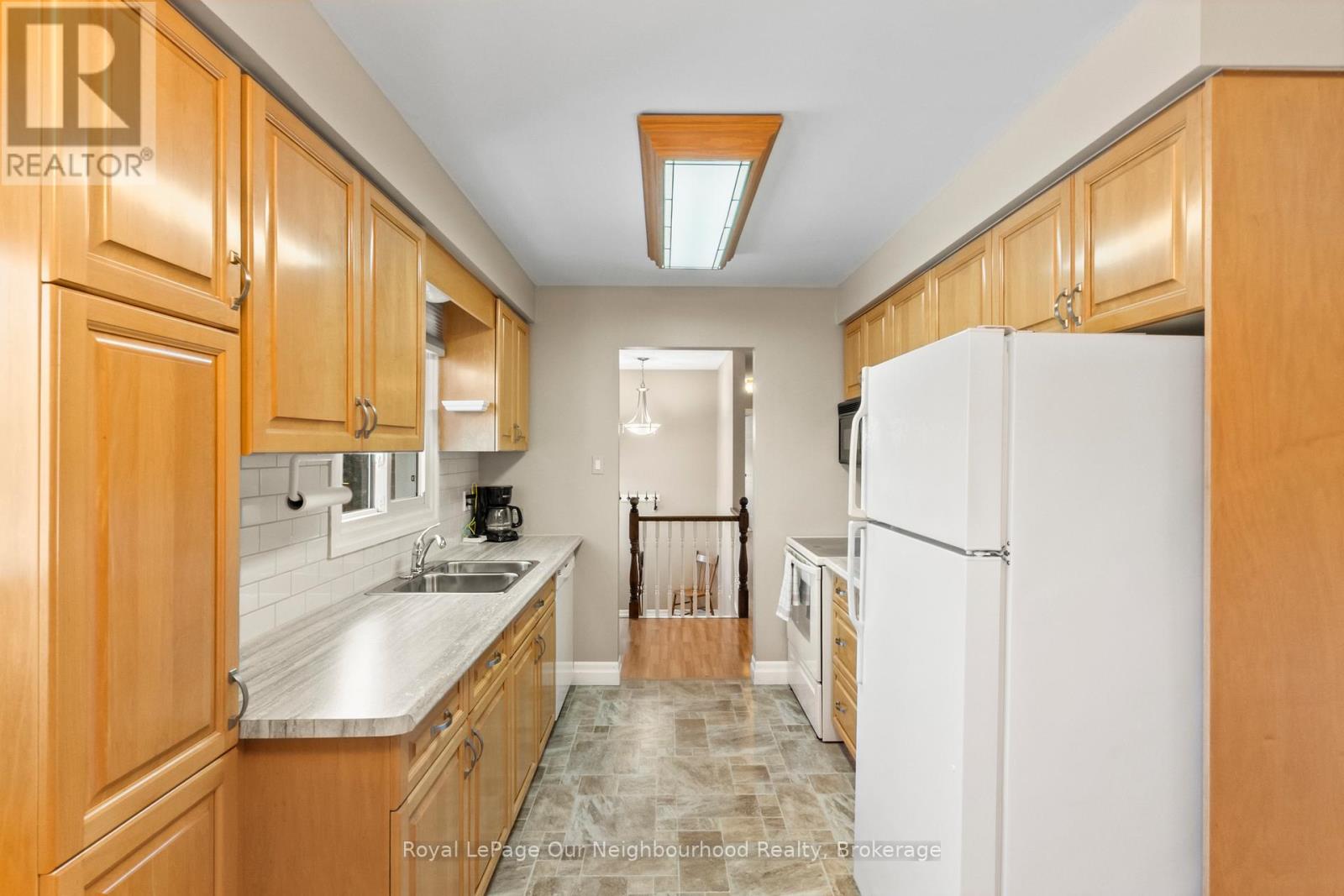 909 Whitefield Drive, Peterborough (Otonabee Ward 1), Ontario  K9J 7W1 - Photo 7 - X12847674