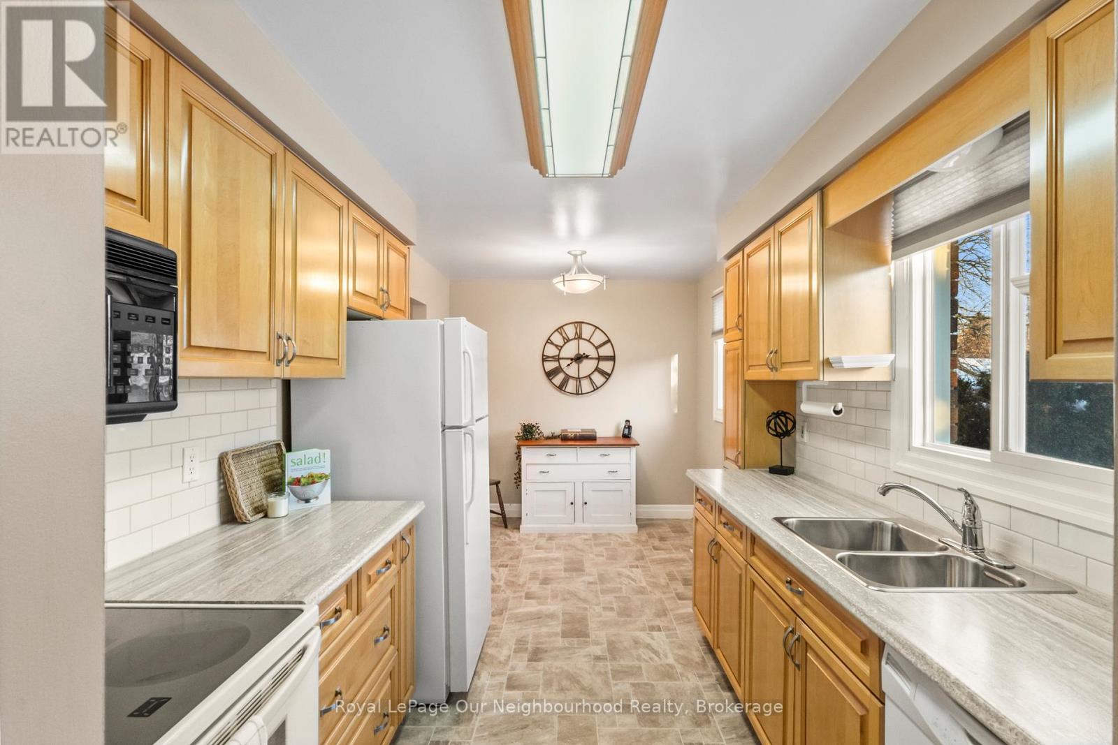 909 Whitefield Drive, Peterborough (Otonabee Ward 1), Ontario  K9J 7W1 - Photo 8 - X12847674