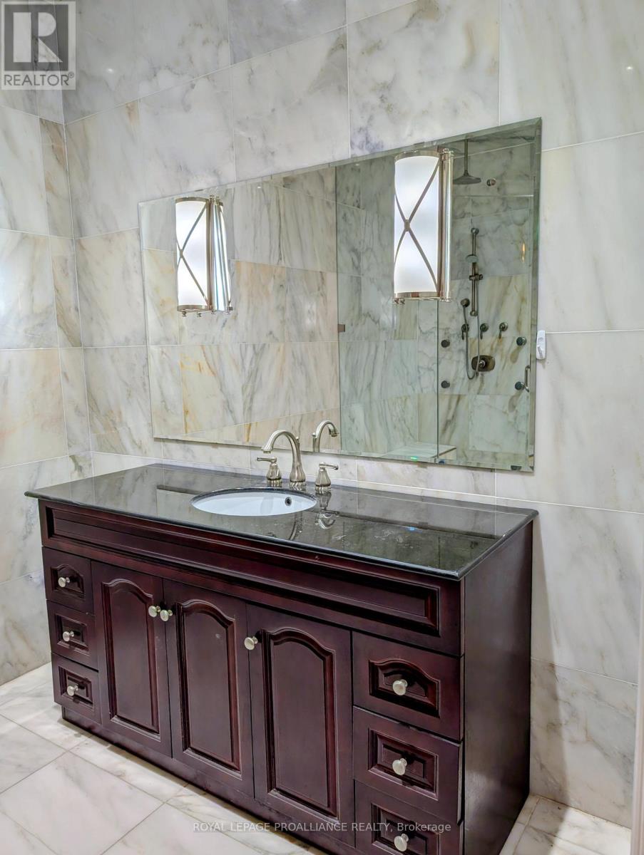 199 Dalhousie Street, Peterborough (Town Ward 3), Ontario  K9J 2M1 - Photo 17 - X12848666