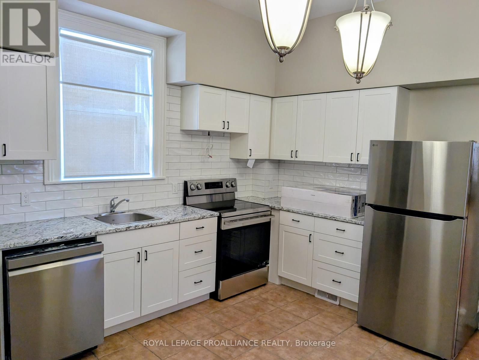 199 Dalhousie Street, Peterborough (Town Ward 3), Ontario  K9J 2M1 - Photo 5 - X12848666