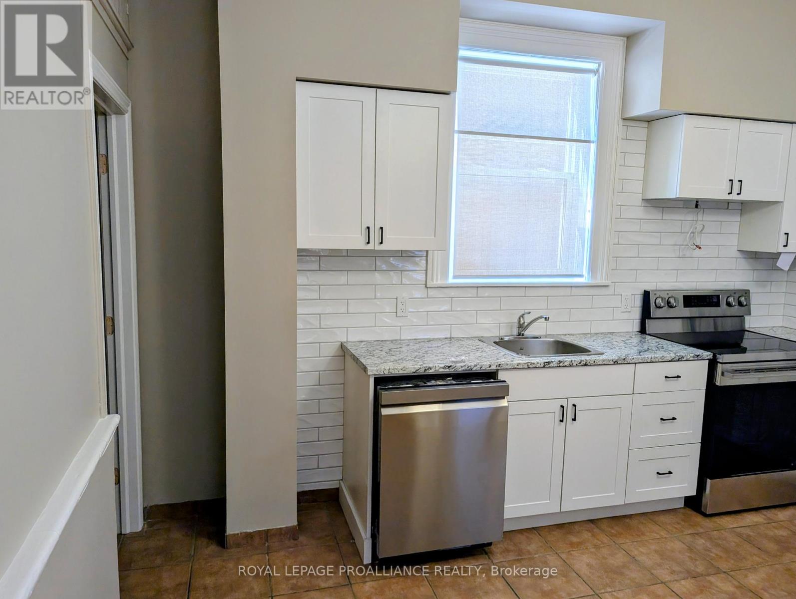 199 Dalhousie Street, Peterborough (Town Ward 3), Ontario  K9J 2M1 - Photo 7 - X12848666