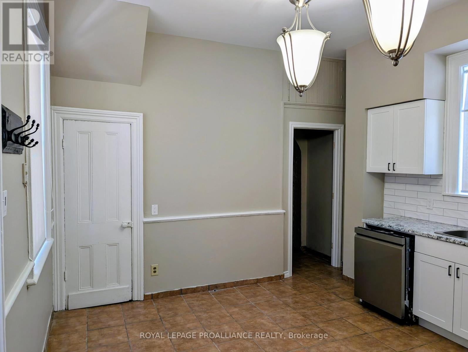 199 Dalhousie Street, Peterborough (Town Ward 3), Ontario  K9J 2M1 - Photo 8 - X12848666