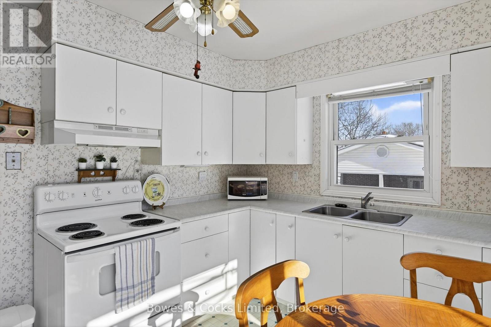 628 Corrigan Crescent, Peterborough (Ashburnham Ward 4), Ontario  K9J 7N8 - Photo 12 - X12849424