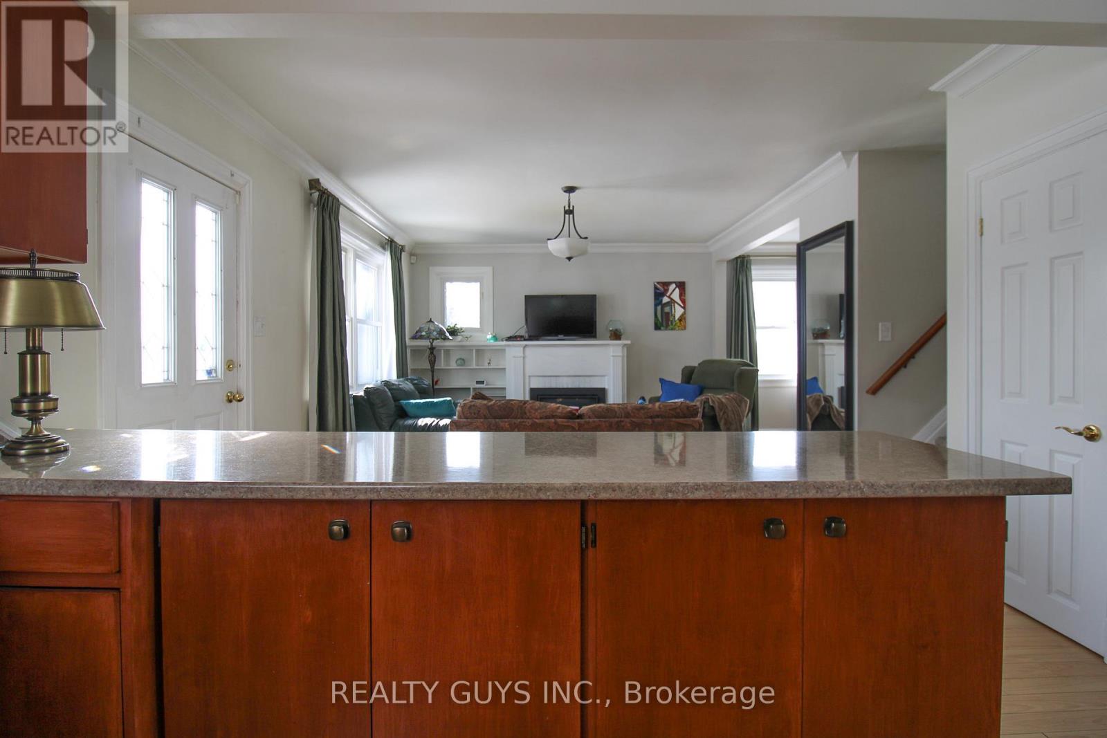 1 Wellington Street E, Kawartha Lakes (Omemee), Ontario  K0L 2W0 - Photo 26 - X12849542