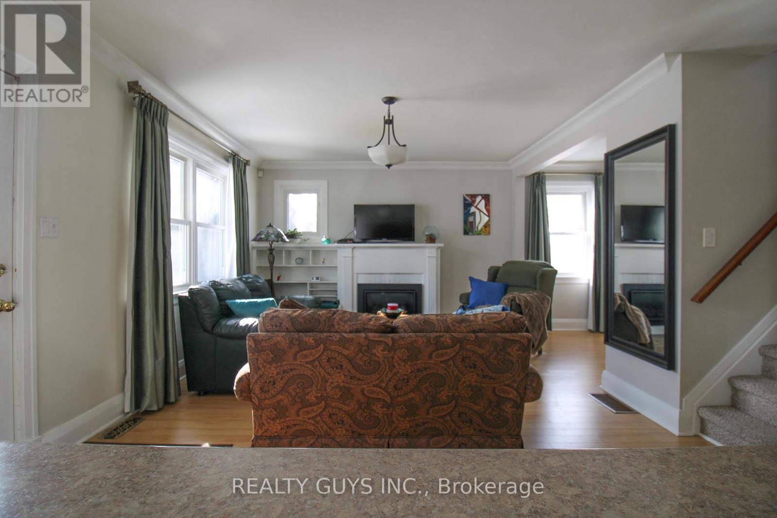 1 Wellington Street E, Kawartha Lakes (Omemee), Ontario  K0L 2W0 - Photo 27 - X12849542