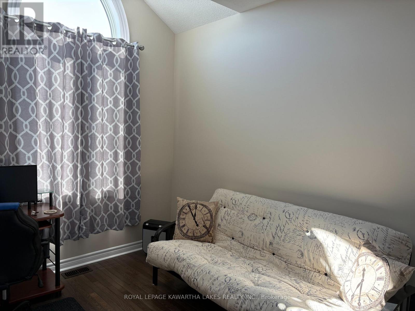 4 Maguire Street, Kawartha Lakes (Lindsay), Ontario  K9V 0L4 - Photo 11 - X12850514