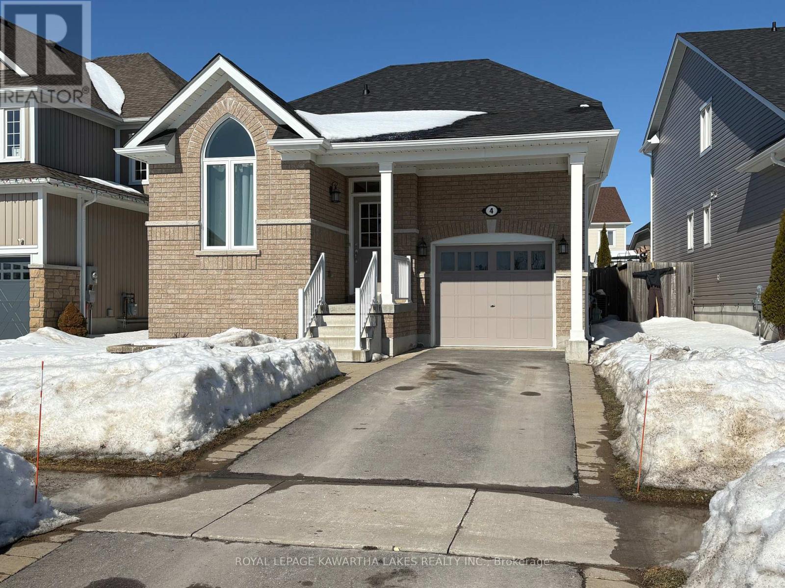 4 Maguire Street, Kawartha Lakes (Lindsay), Ontario  K9V 0L4 - Photo 2 - X12850514