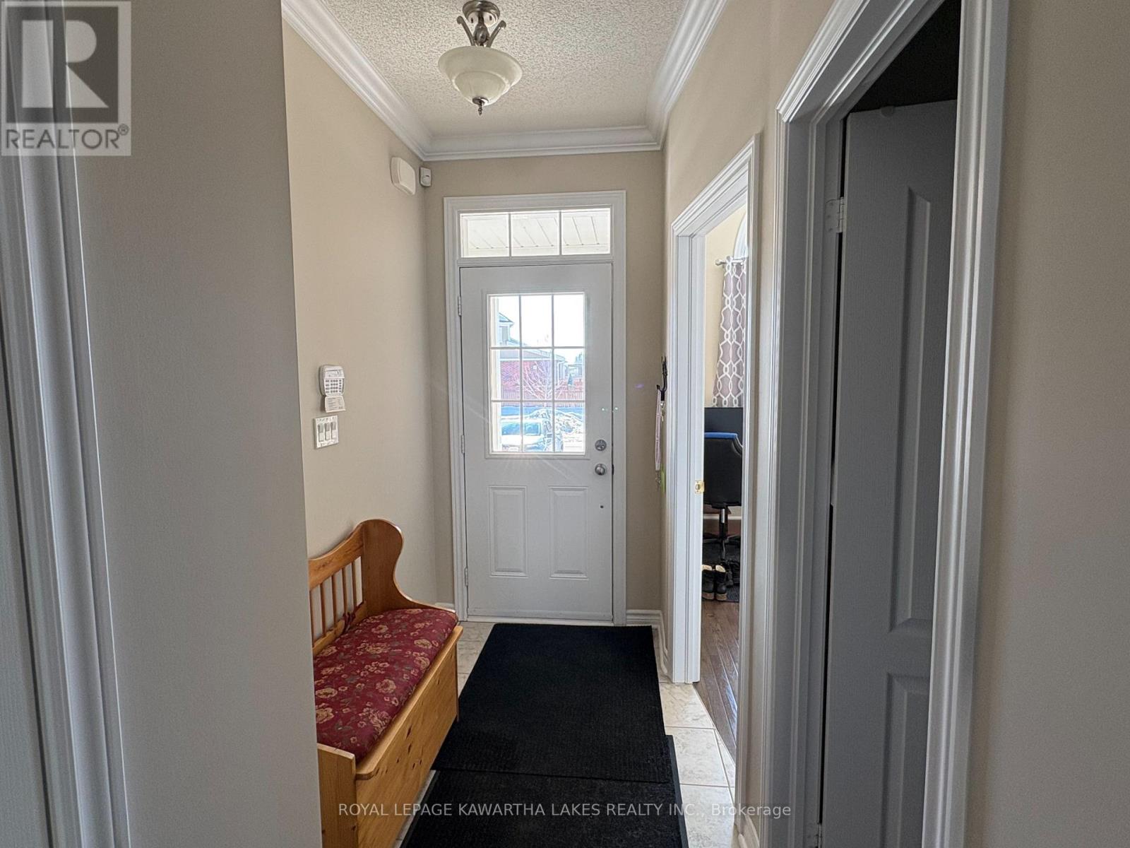 4 Maguire Street, Kawartha Lakes (Lindsay), Ontario  K9V 0L4 - Photo 8 - X12850514