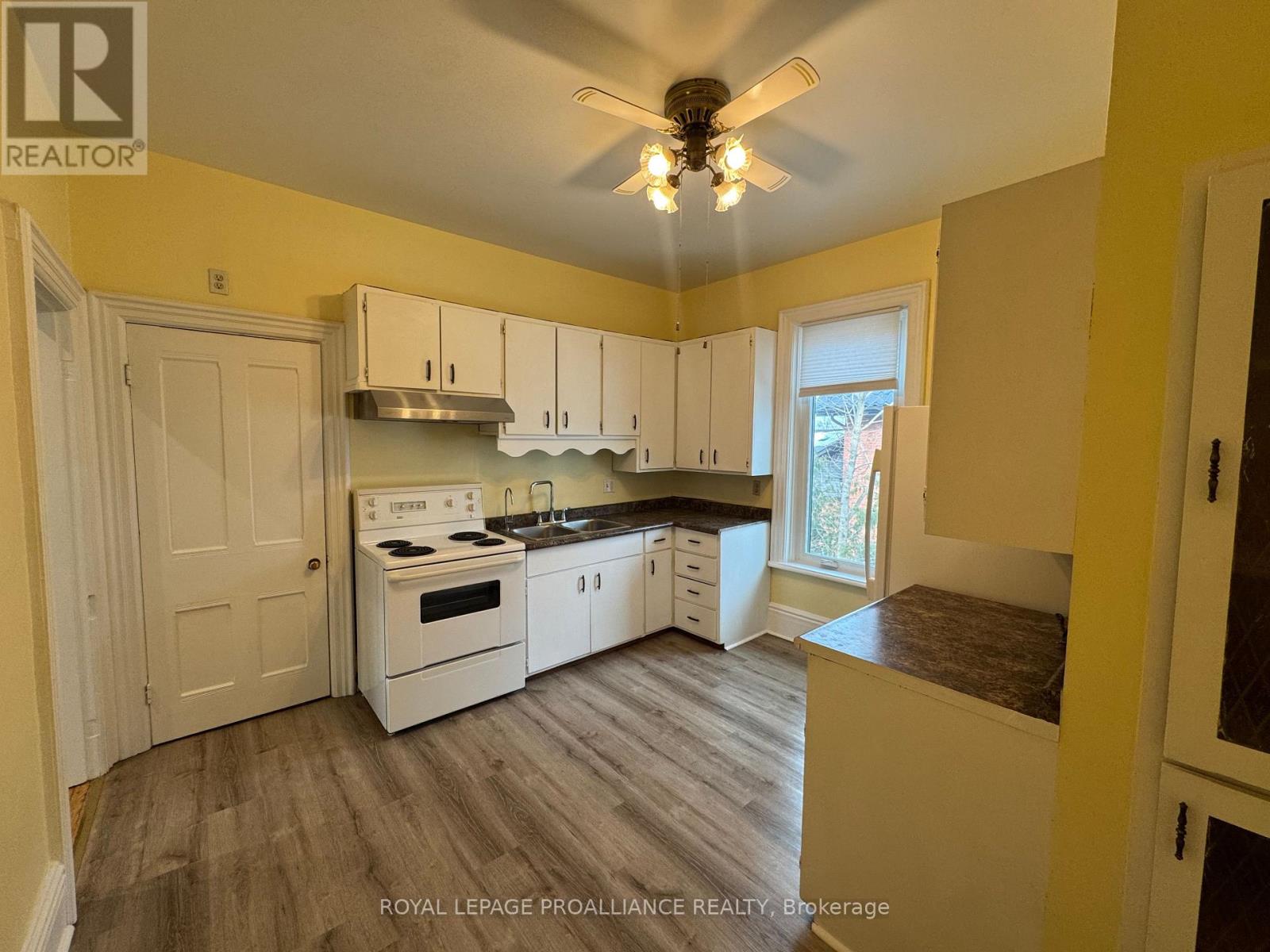 36 Sussex Street N, Kawartha Lakes (Lindsay), Ontario  K9V 3N7 - Photo 10 - X12850542