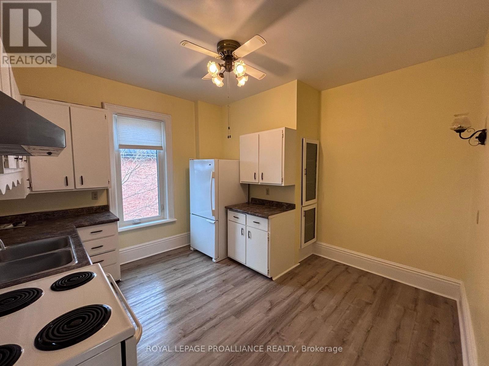 36 Sussex Street N, Kawartha Lakes (Lindsay), Ontario  K9V 3N7 - Photo 12 - X12850542