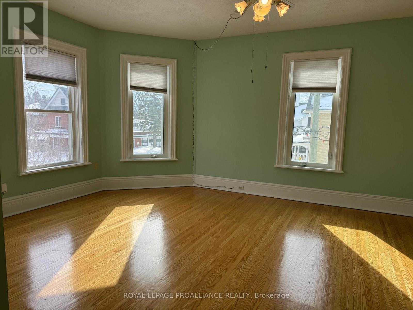 36 Sussex Street N, Kawartha Lakes (Lindsay), Ontario  K9V 3N7 - Photo 16 - X12850542