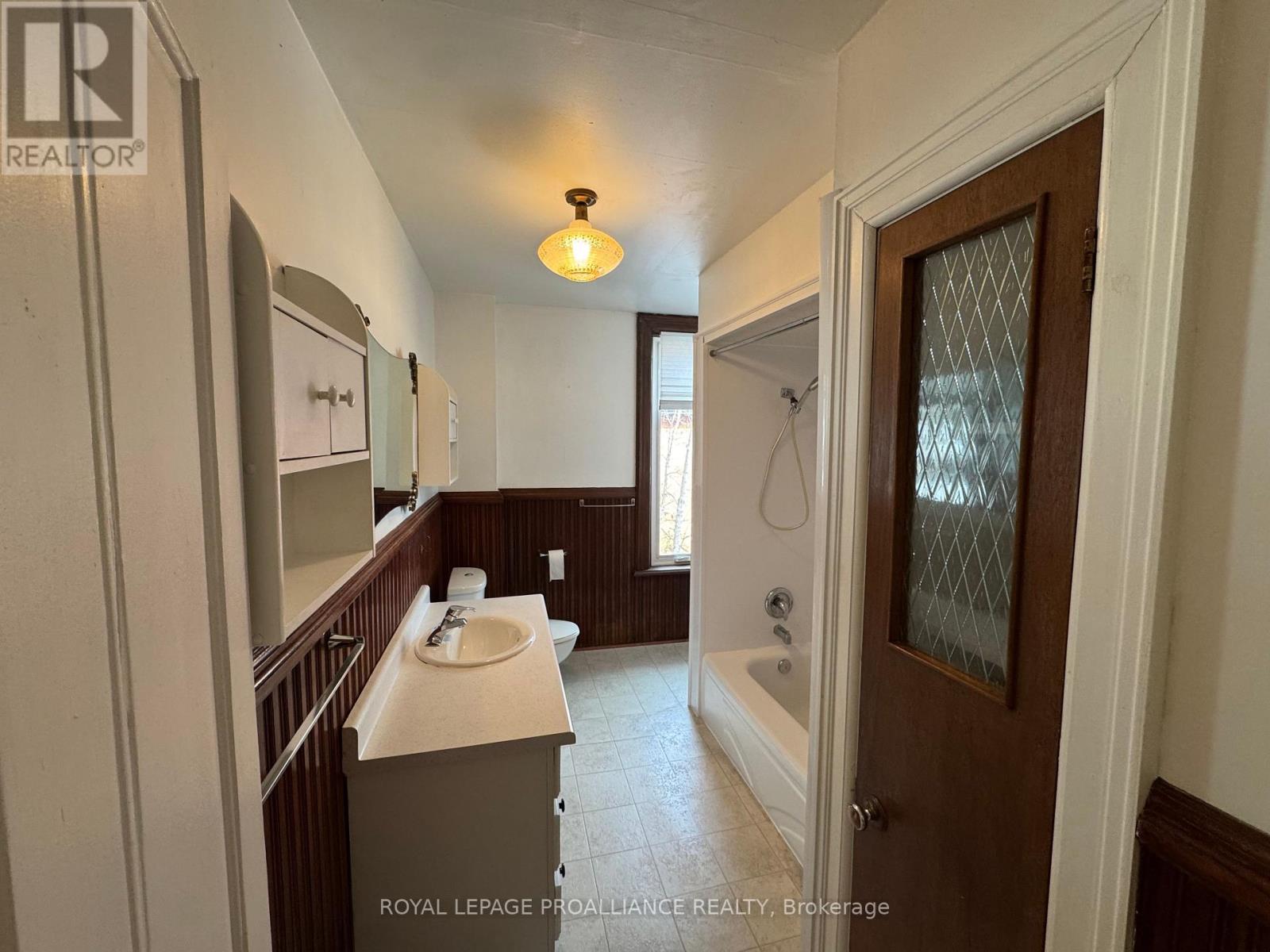 36 Sussex Street N, Kawartha Lakes (Lindsay), Ontario  K9V 3N7 - Photo 24 - X12850542