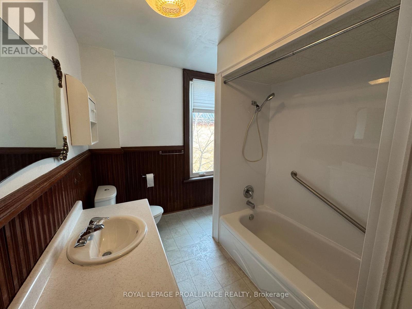 36 Sussex Street N, Kawartha Lakes (Lindsay), Ontario  K9V 3N7 - Photo 25 - X12850542