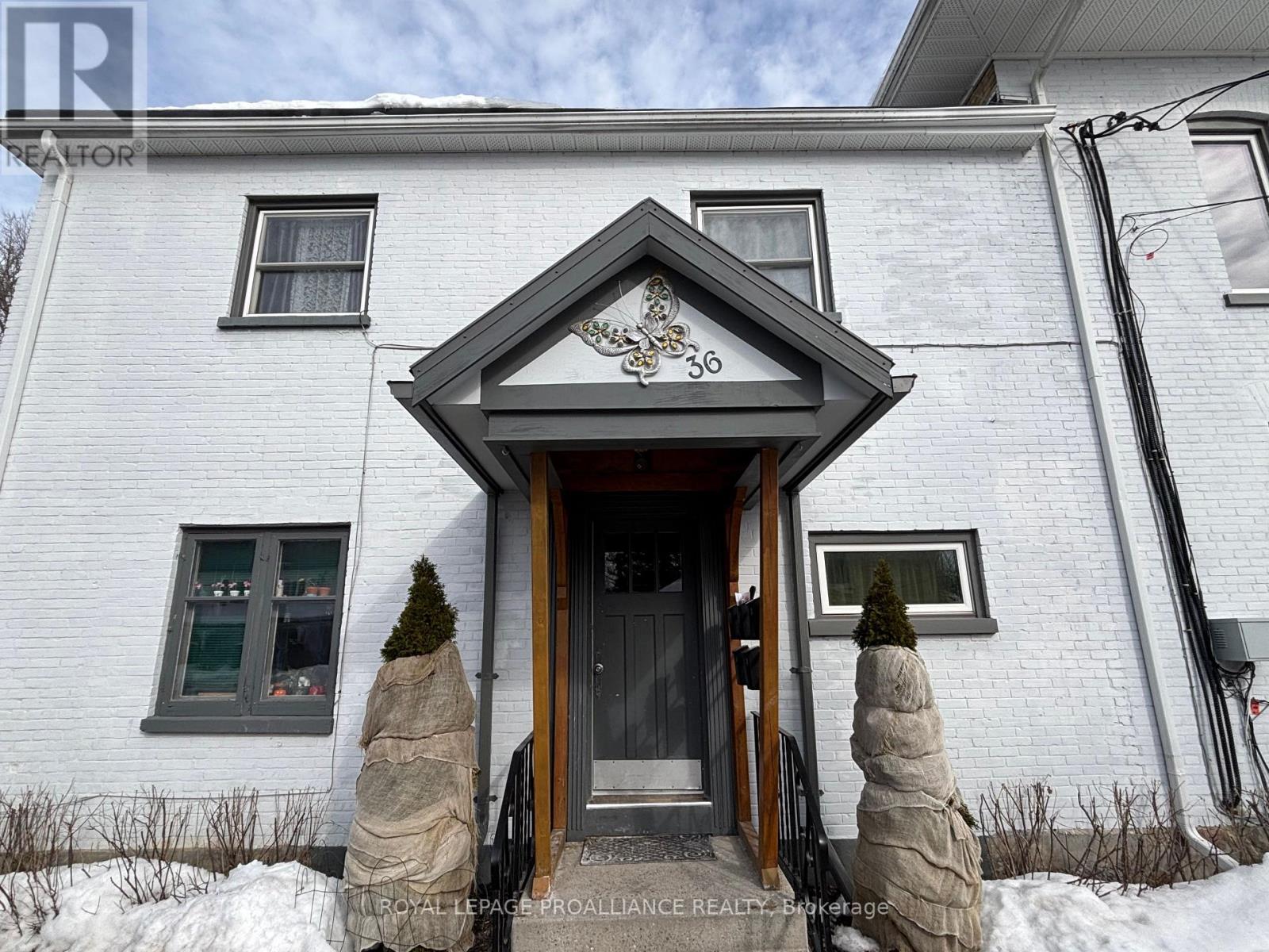 36 Sussex Street N, Kawartha Lakes (Lindsay), Ontario  K9V 3N7 - Photo 4 - X12850542