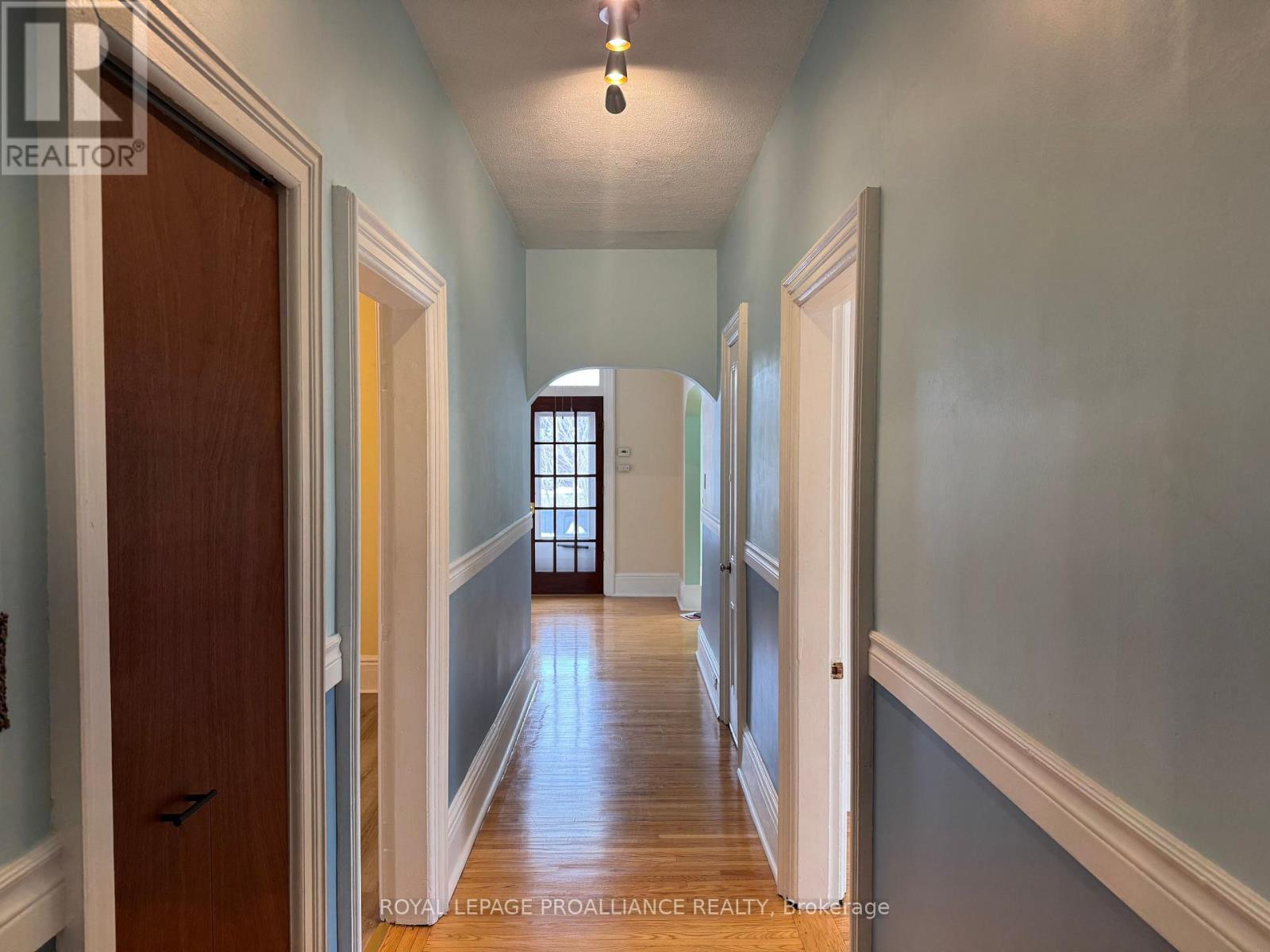 36 Sussex Street N, Kawartha Lakes (Lindsay), Ontario  K9V 3N7 - Photo 6 - X12850542