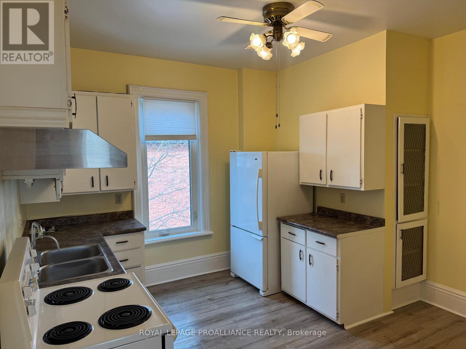 36 Sussex Street N, Kawartha Lakes (Lindsay), Ontario  K9V 3N7 - Photo 8 - X12850542