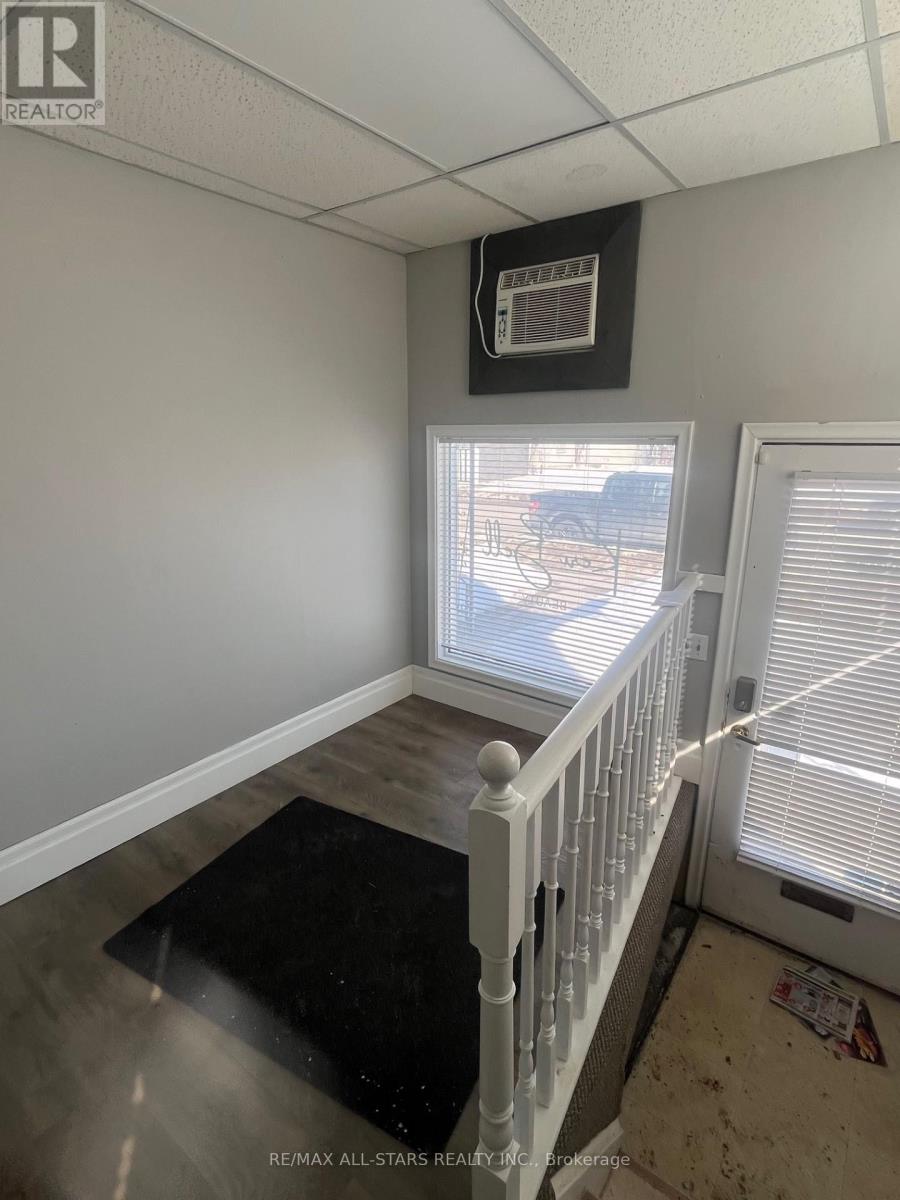 Unit 1 - 57 William Street N, Kawartha Lakes (Lindsay), Ontario  K9V 4A3 - Photo 4 - X12850598