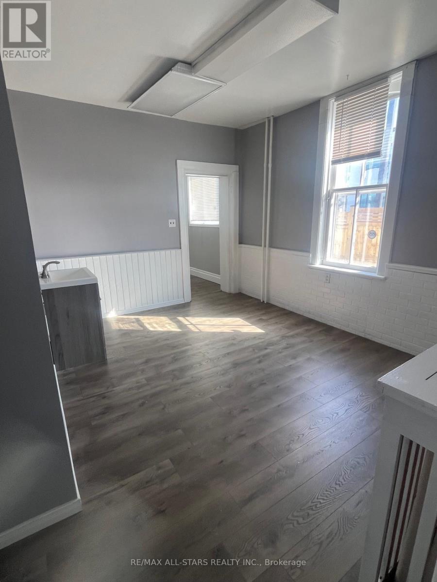 Unit 1 - 57 William Street N, Kawartha Lakes (Lindsay), Ontario  K9V 4A3 - Photo 9 - X12850598