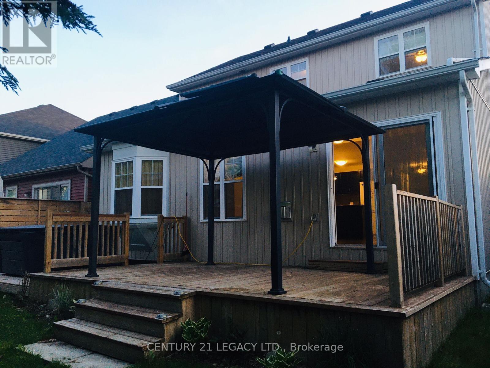 621 Grange Way, Peterborough (Northcrest Ward 5), Ontario  K9H 7M1 - Photo 2 - X12850762