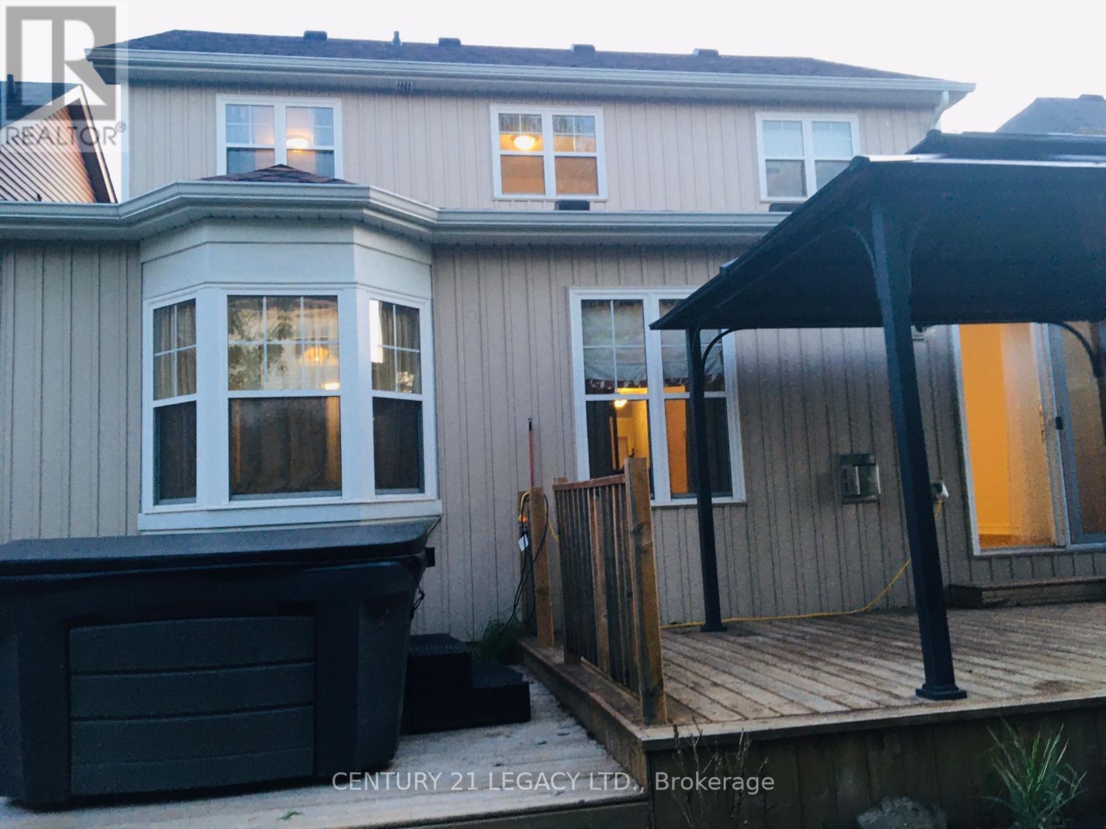 621 Grange Way, Peterborough (Northcrest Ward 5), Ontario  K9H 7M1 - Photo 3 - X12850762