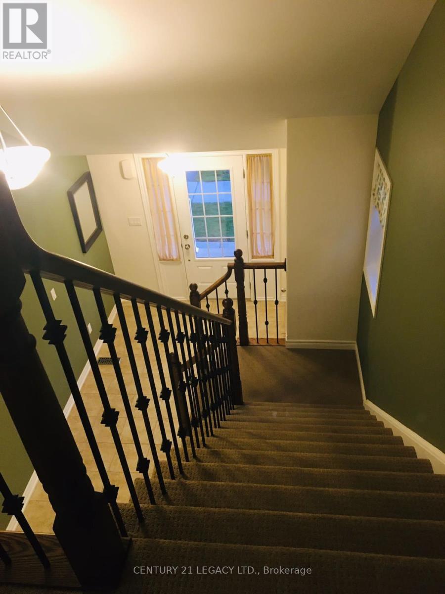 621 Grange Way, Peterborough (Northcrest Ward 5), Ontario  K9H 7M1 - Photo 8 - X12850762