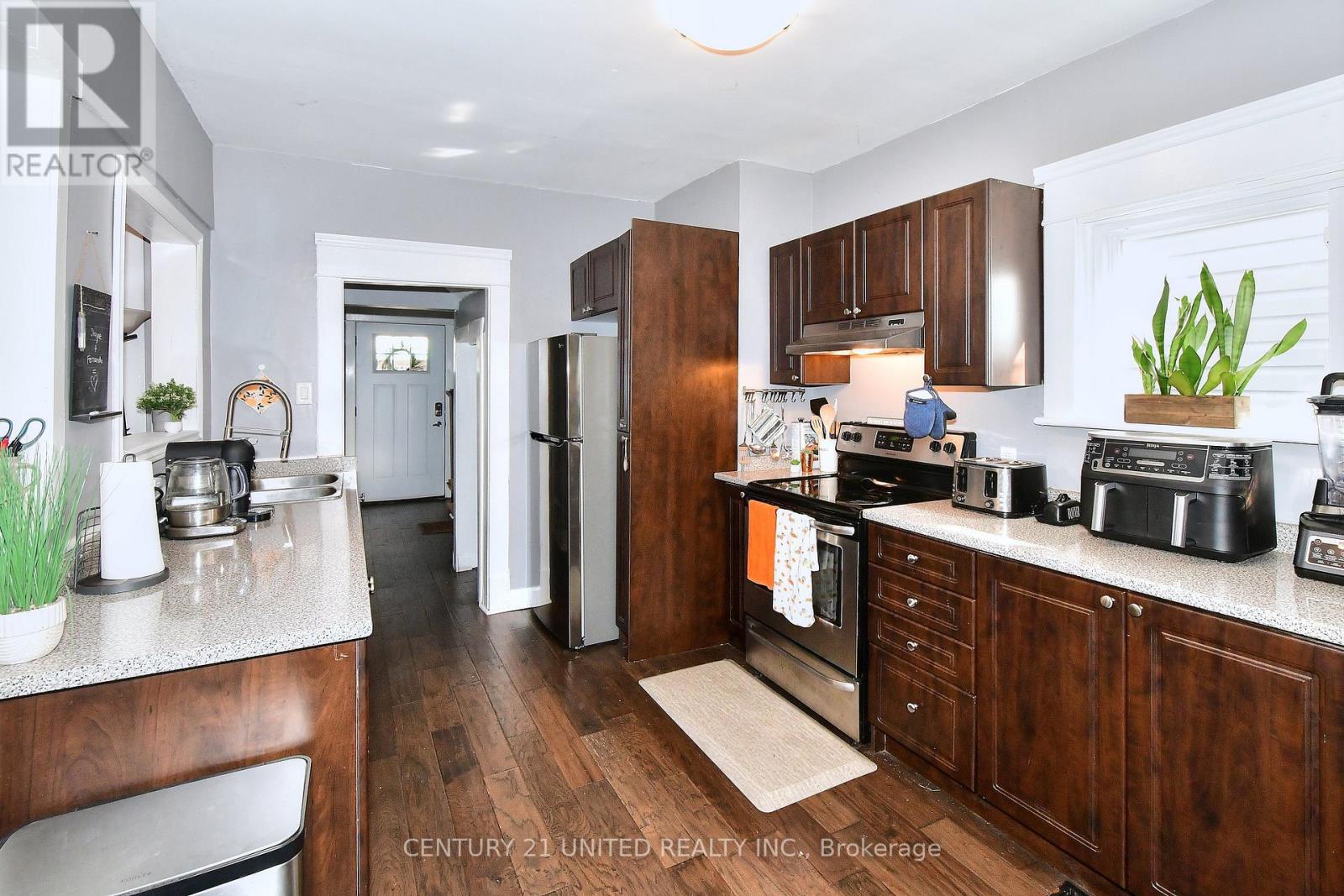 27 Park Street N, Peterborough (Town Ward 3), Ontario  K9J 3V3 - Photo 13 - X12851172