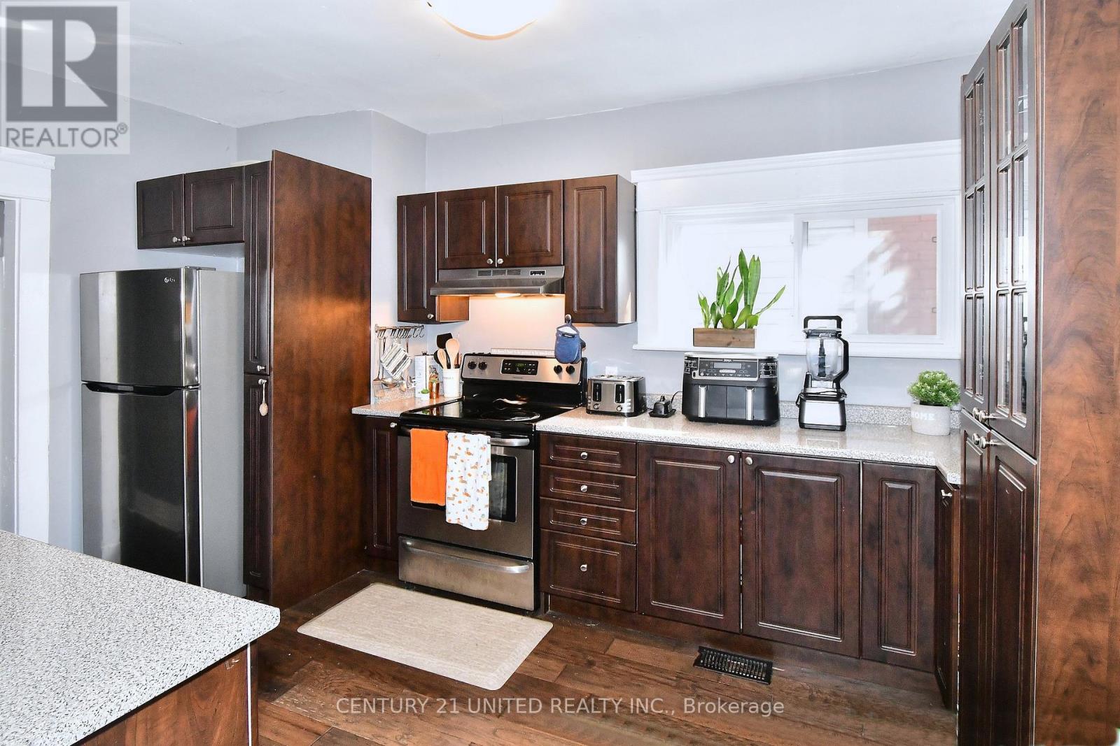 27 Park Street N, Peterborough (Town Ward 3), Ontario  K9J 3V3 - Photo 14 - X12851172