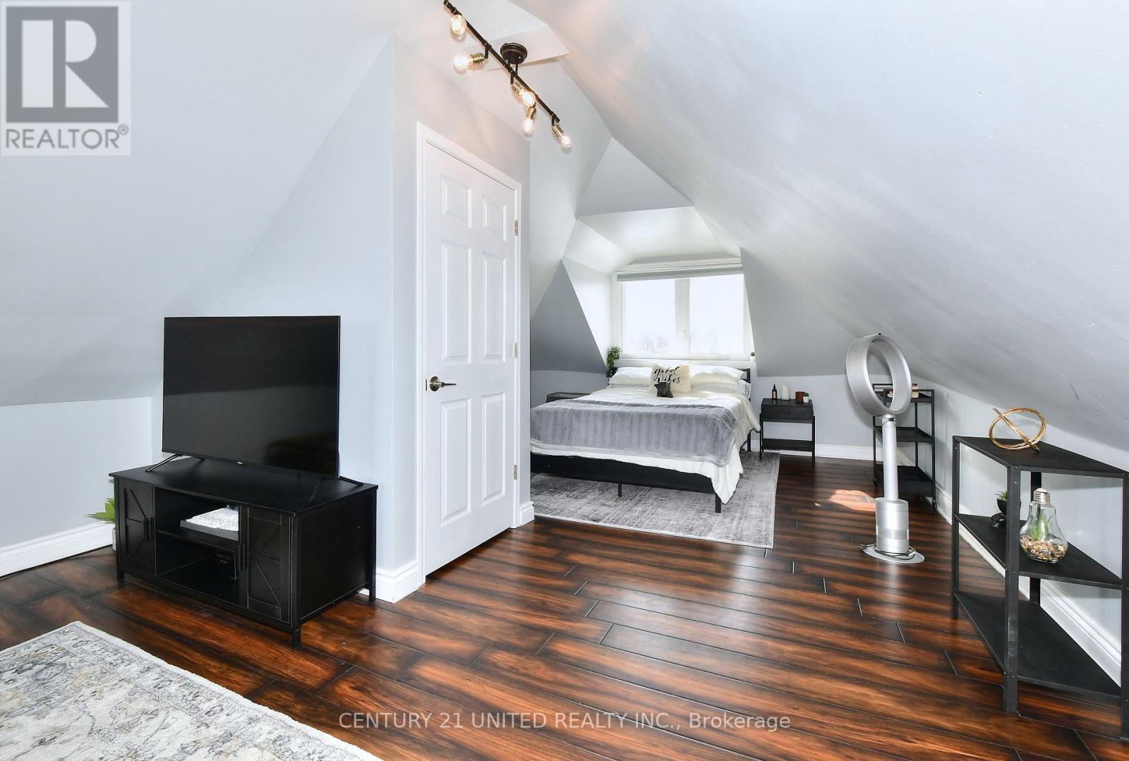 27 Park Street N, Peterborough (Town Ward 3), Ontario  K9J 3V3 - Photo 34 - X12851172