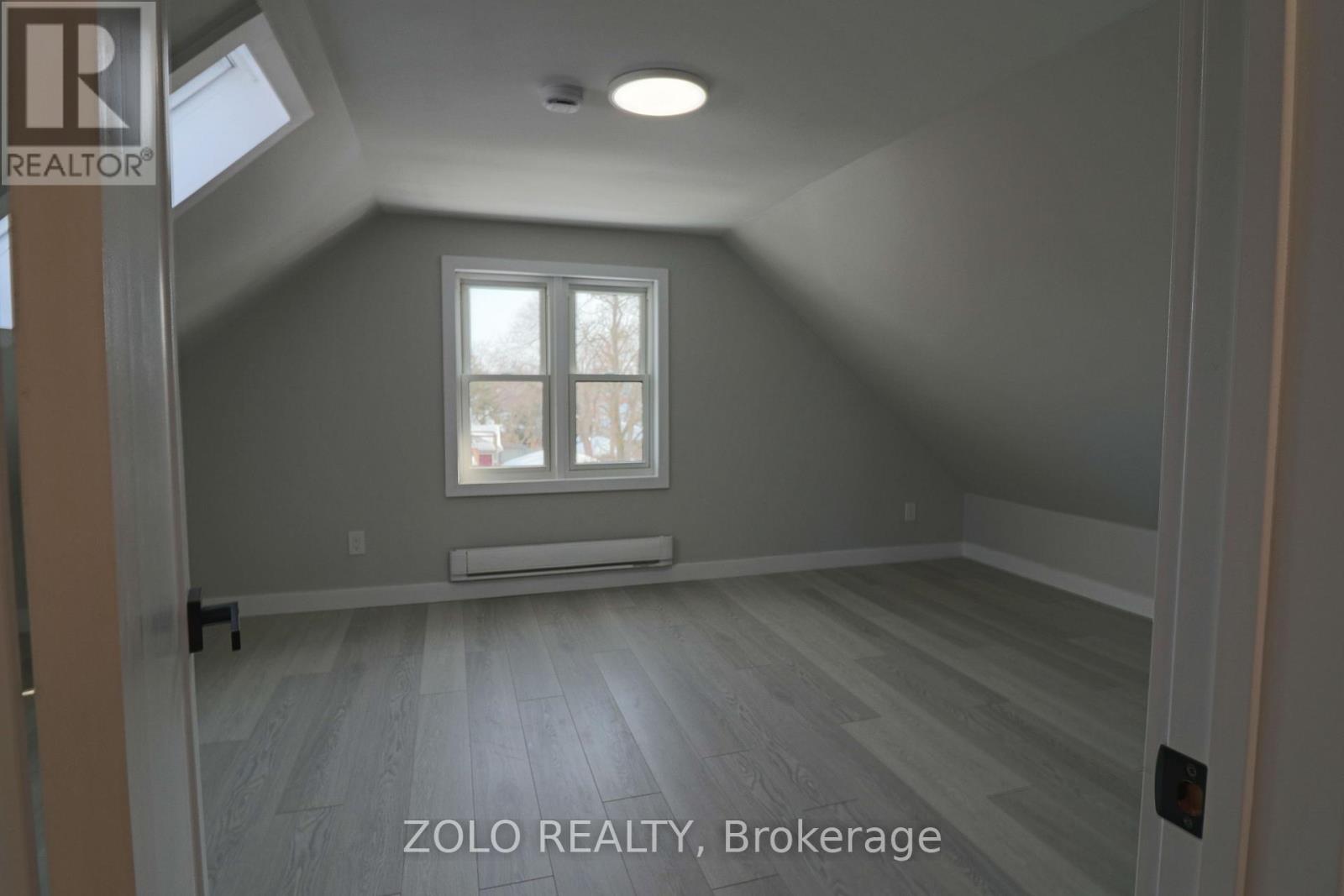 498 Charlotte Street, Peterborough (Town Ward 3), Ontario  K9J 2W3 - Photo 13 - X12851916