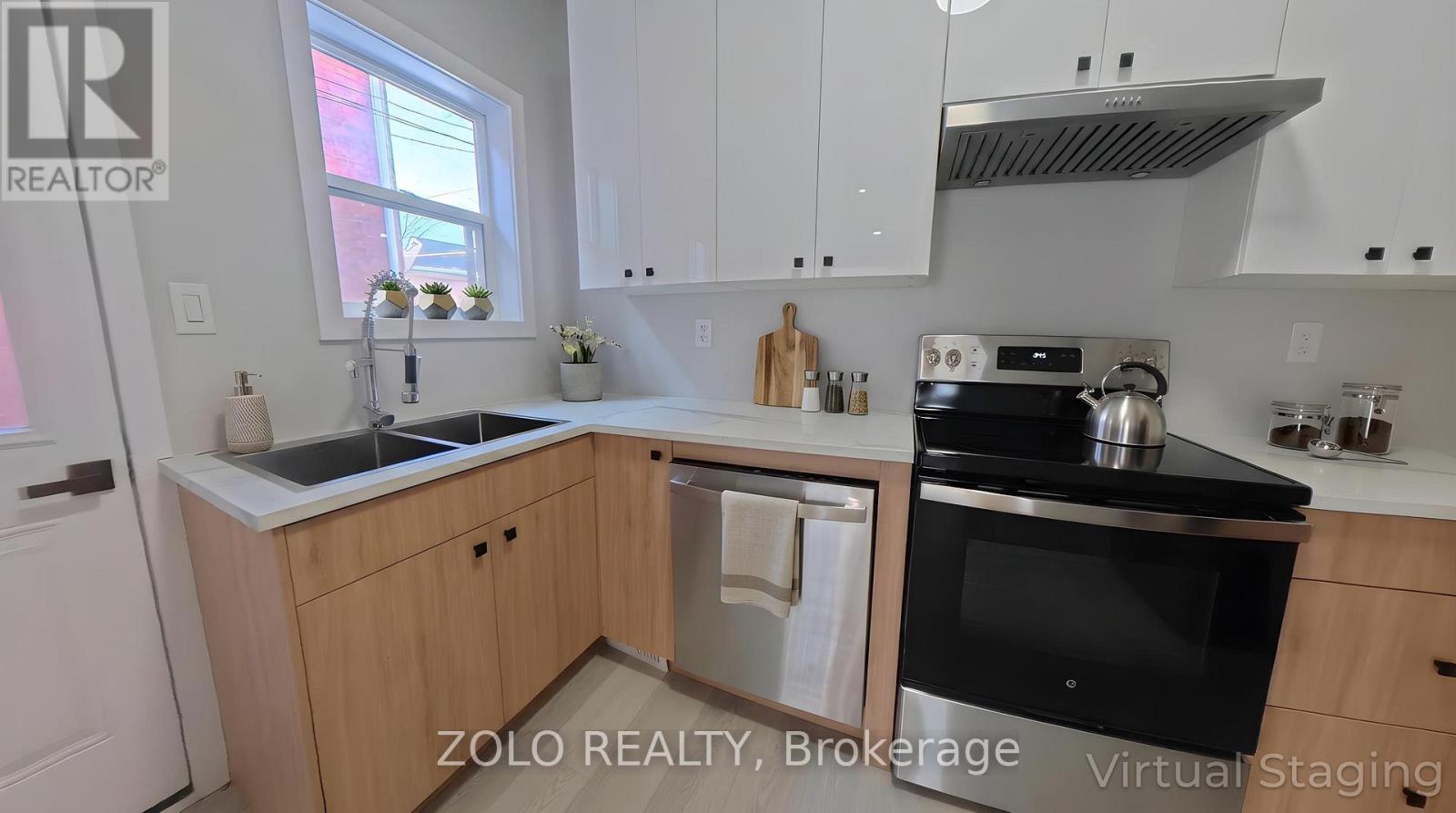 498 Charlotte Street, Peterborough (Town Ward 3), Ontario  K9J 2W3 - Photo 4 - X12851916