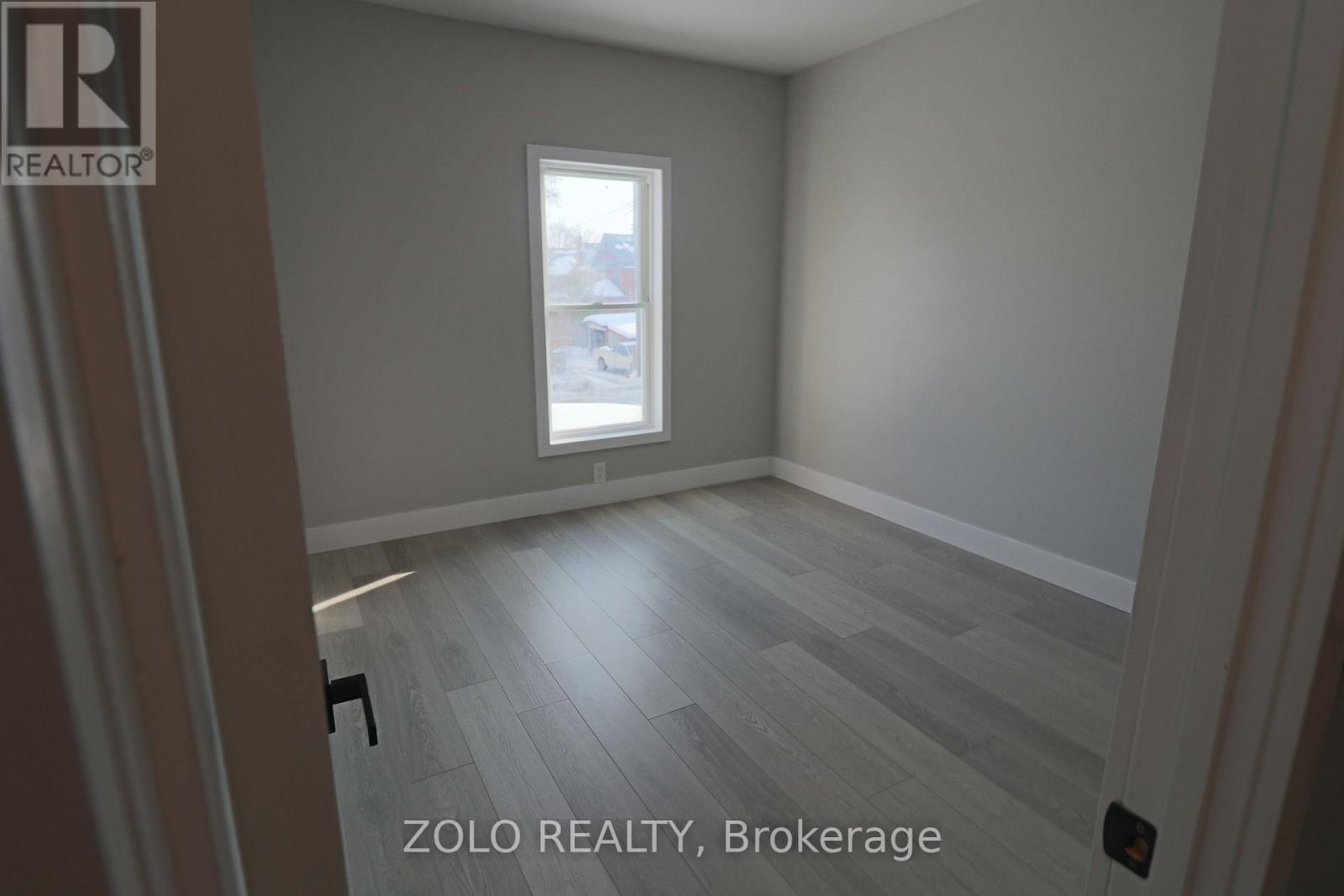 498 Charlotte Street, Peterborough (Town Ward 3), Ontario  K9J 2W3 - Photo 9 - X12851916