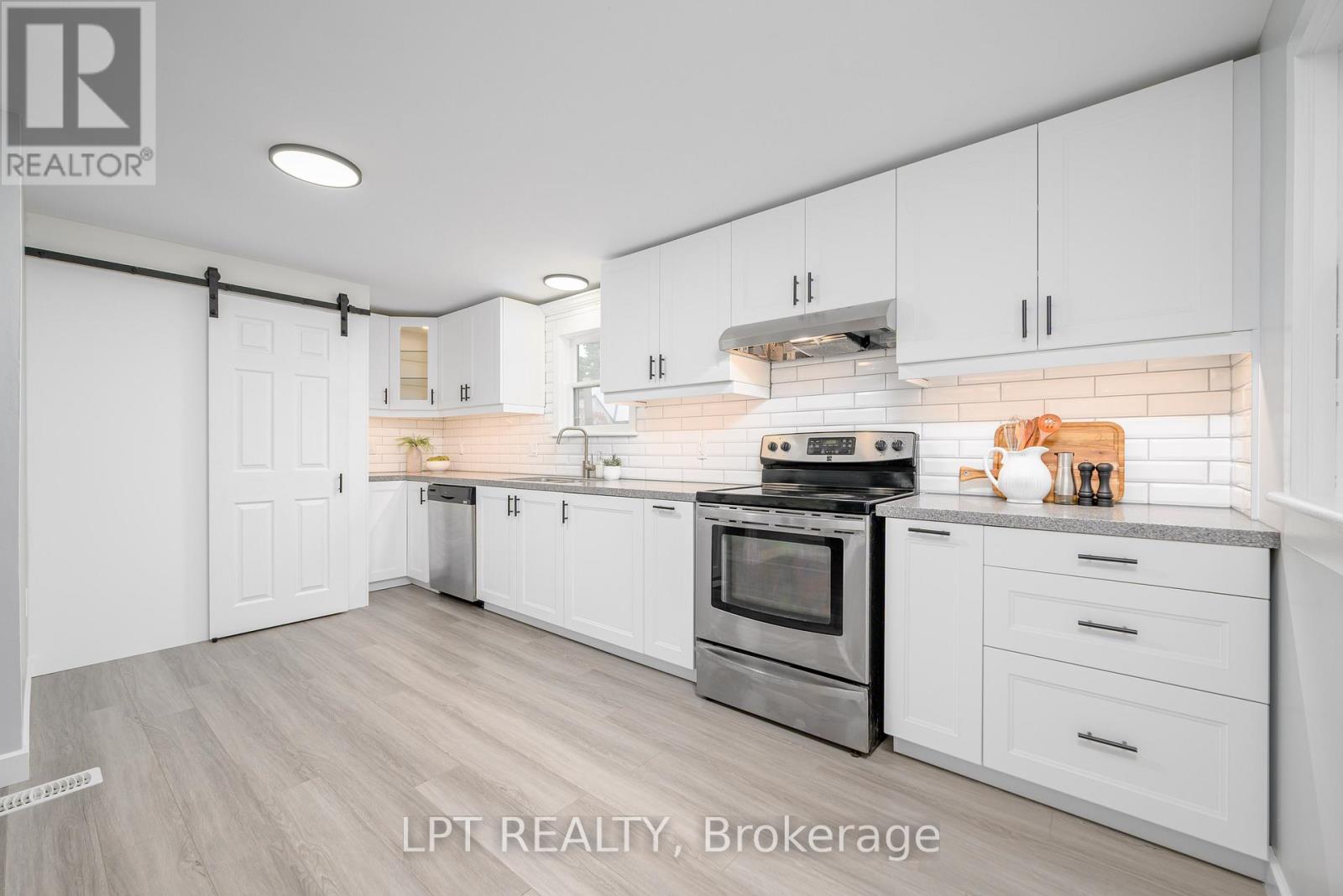 46 Young Street, Hastings Highlands (Monteagle Ward), Ontario  K0L 2S0 - Photo 12 - X12852504