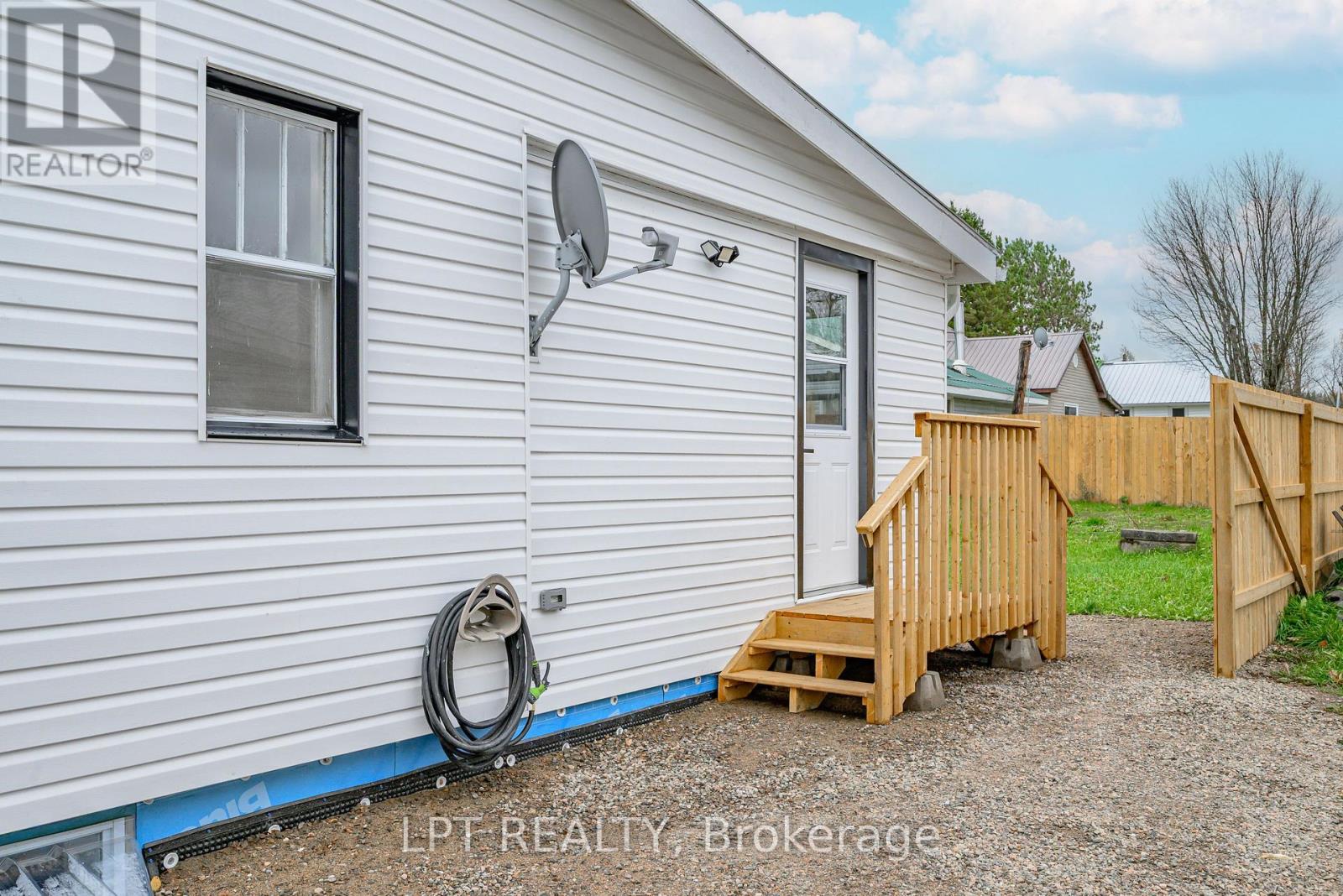 46 Young Street, Hastings Highlands (Monteagle Ward), Ontario  K0L 2S0 - Photo 41 - X12852504