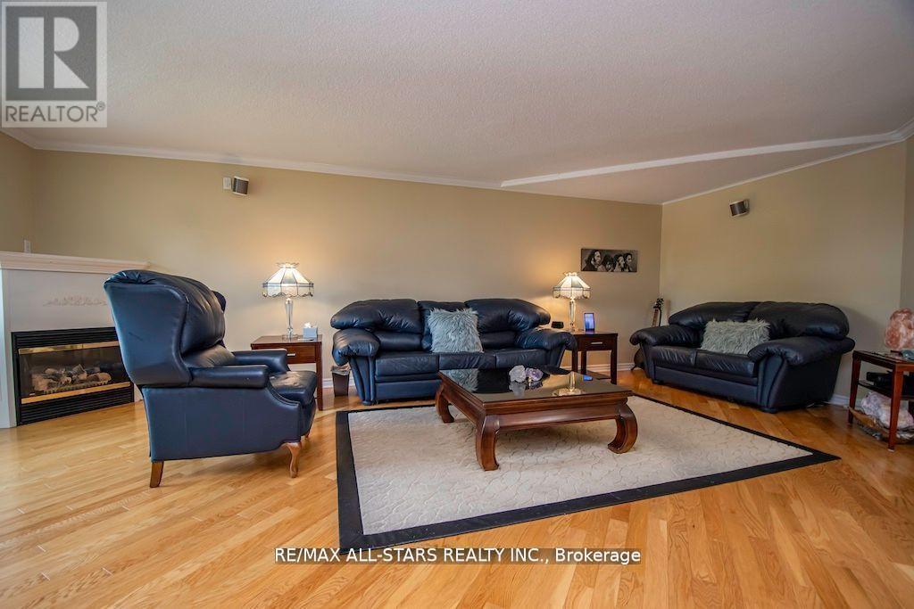 305 - 51 Rivermill Boulevard, Kawartha Lakes (Lindsay), Ontario  K9V 6E8 - Photo 5 - X12853376