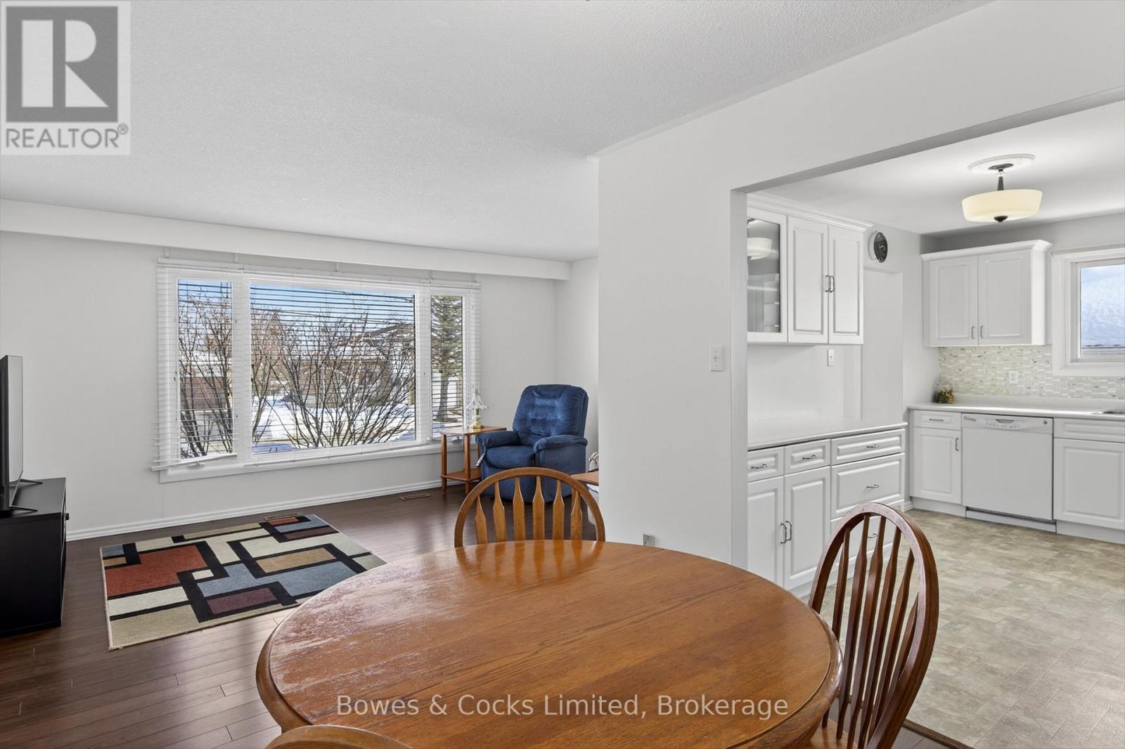 13 Mohawk Drive, Kawartha Lakes (Lindsay), Ontario  K9V 0J1 - Photo 12 - X12853566