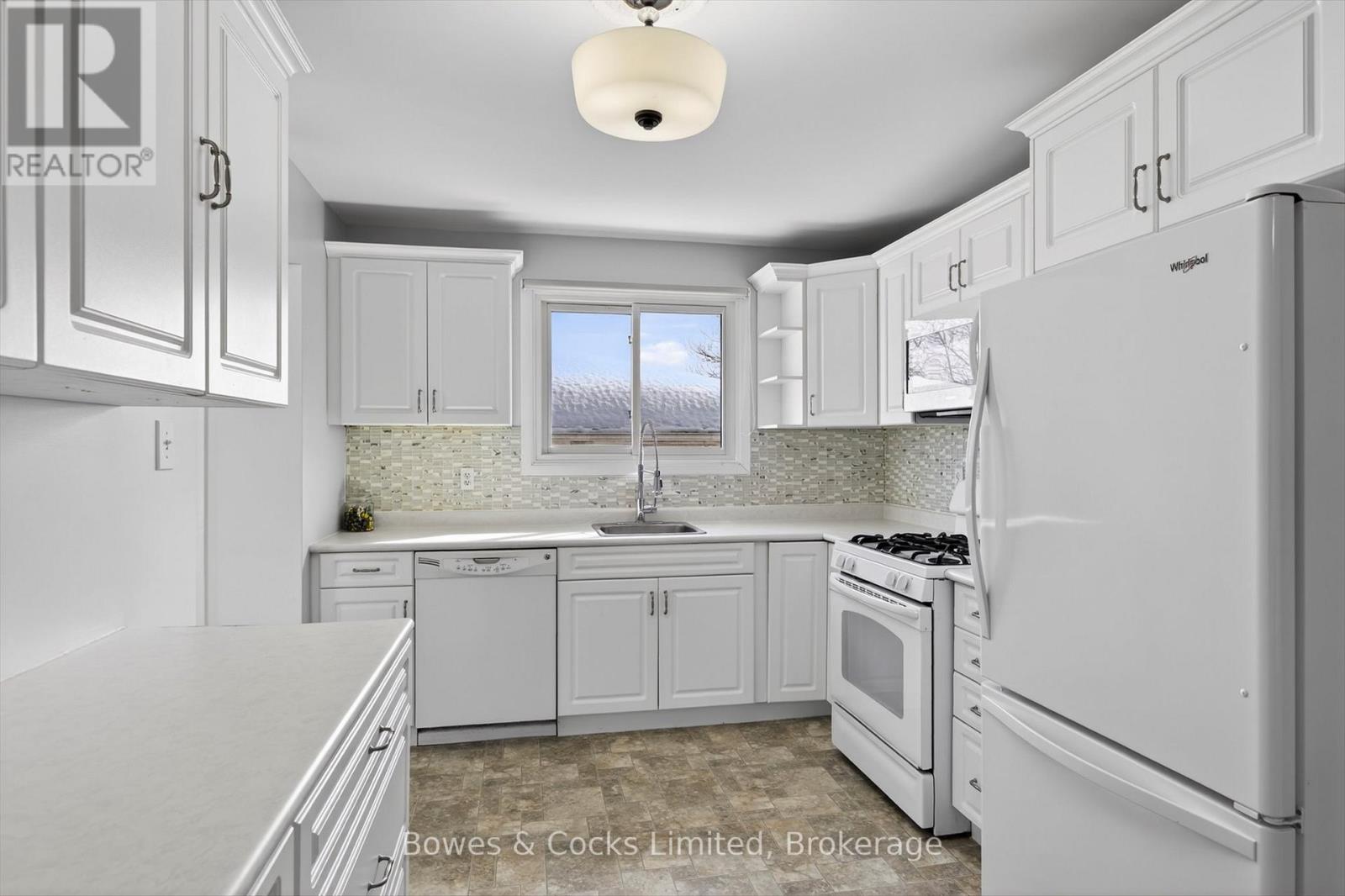 13 Mohawk Drive, Kawartha Lakes (Lindsay), Ontario  K9V 0J1 - Photo 13 - X12853566