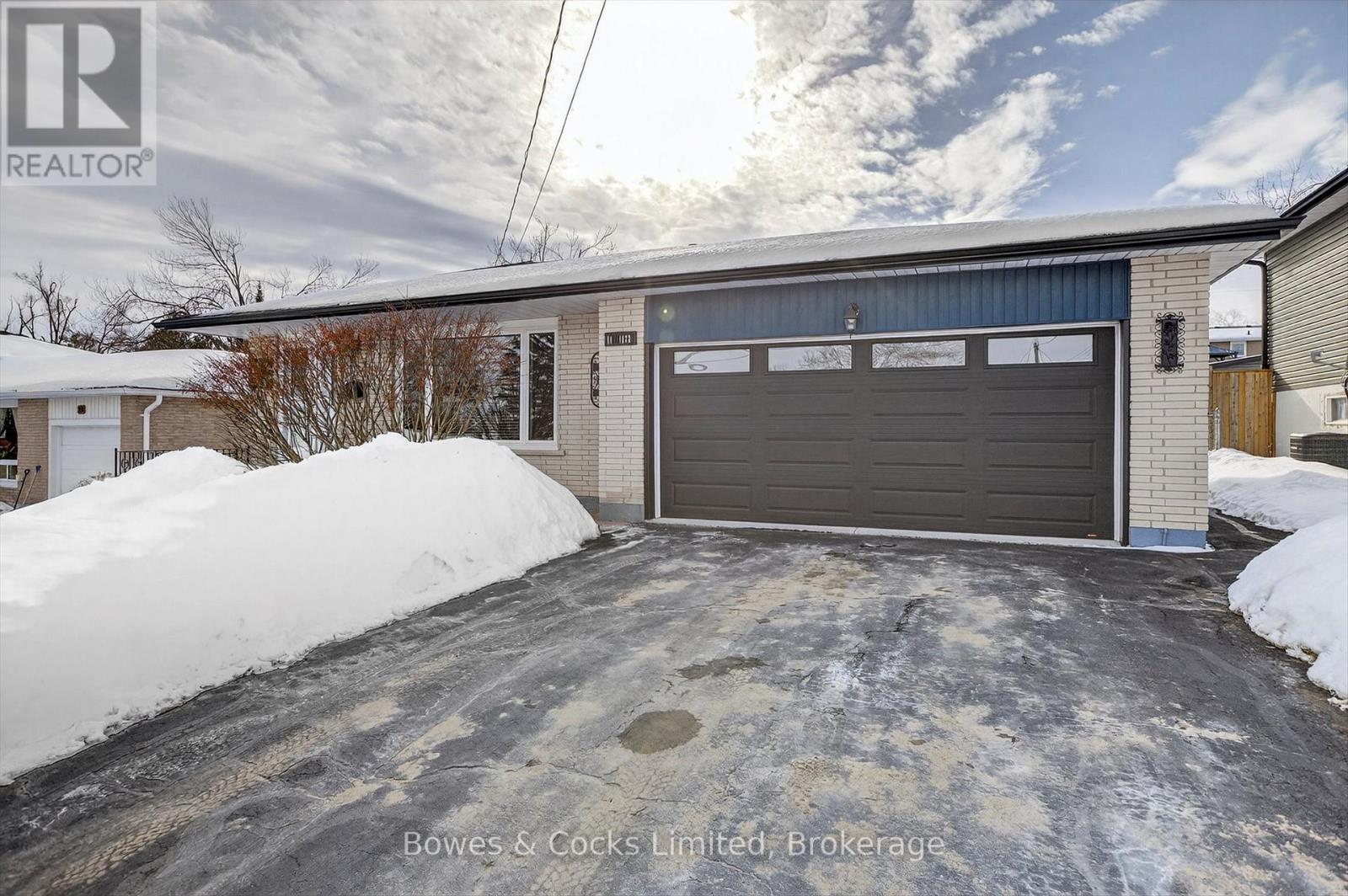 13 Mohawk Drive, Kawartha Lakes (Lindsay), Ontario  K9V 0J1 - Photo 3 - X12853566