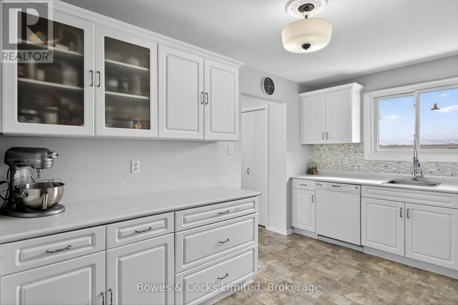 13 Mohawk Drive, Kawartha Lakes (Lindsay), Ontario  K9V 0J1 - Photo 35 - X12853566