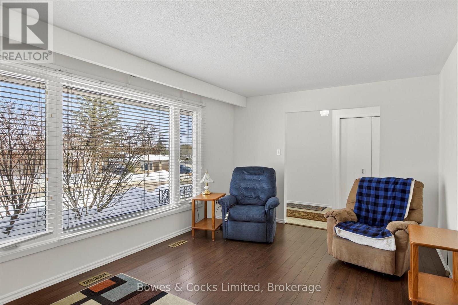 13 Mohawk Drive, Kawartha Lakes (Lindsay), Ontario  K9V 0J1 - Photo 9 - X12853566