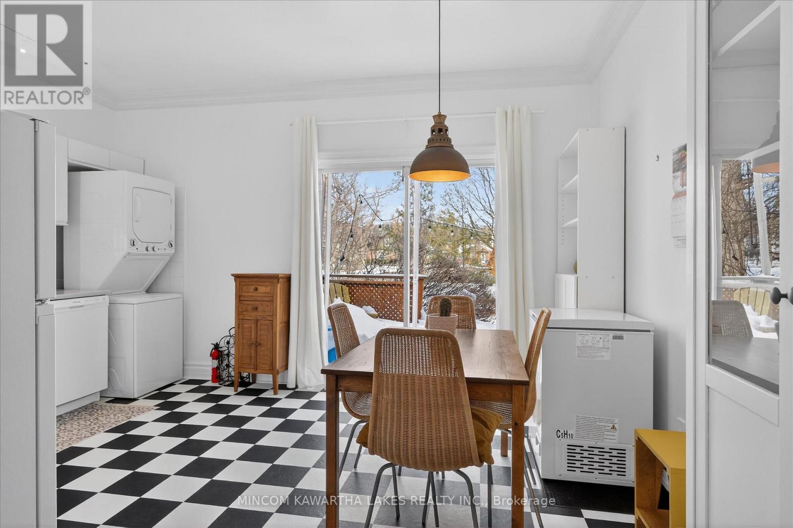 668 Brown Street, Peterborough (Otonabee Ward 1), Ontario  K9J 4K5 - Photo 11 - X12854076