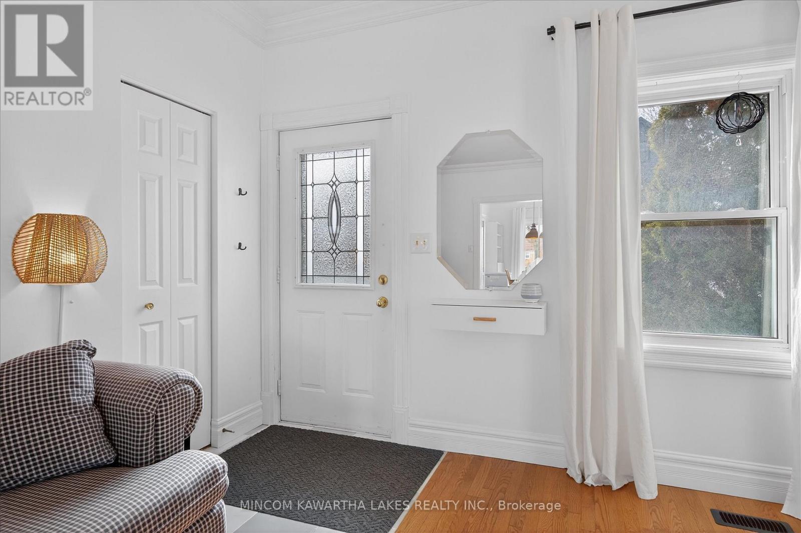 668 Brown Street, Peterborough (Otonabee Ward 1), Ontario  K9J 4K5 - Photo 4 - X12854076